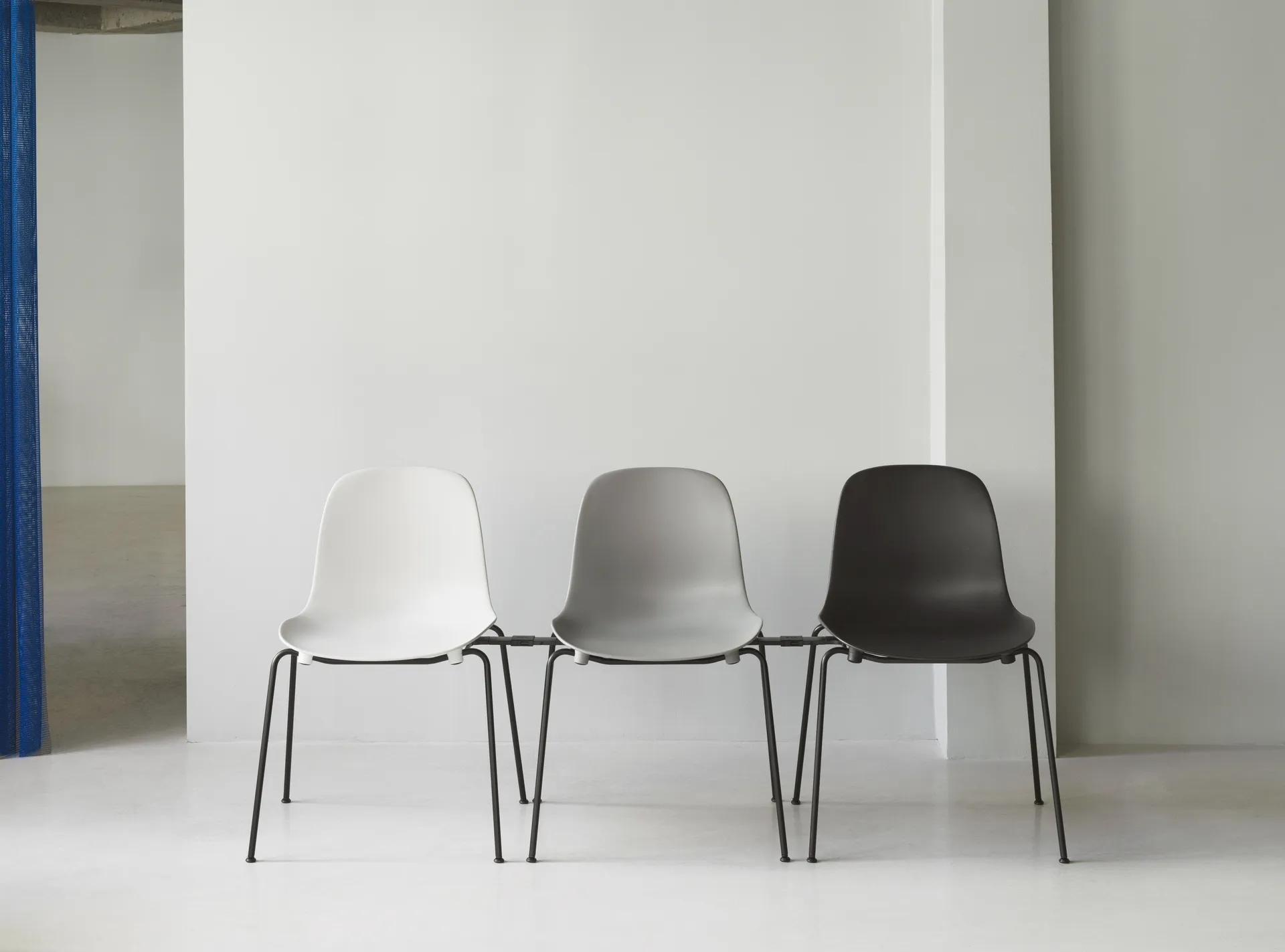 Form Chair pinottava tuoli mustat jalat 2 kpl, Valkoinen Normann Copenhagen