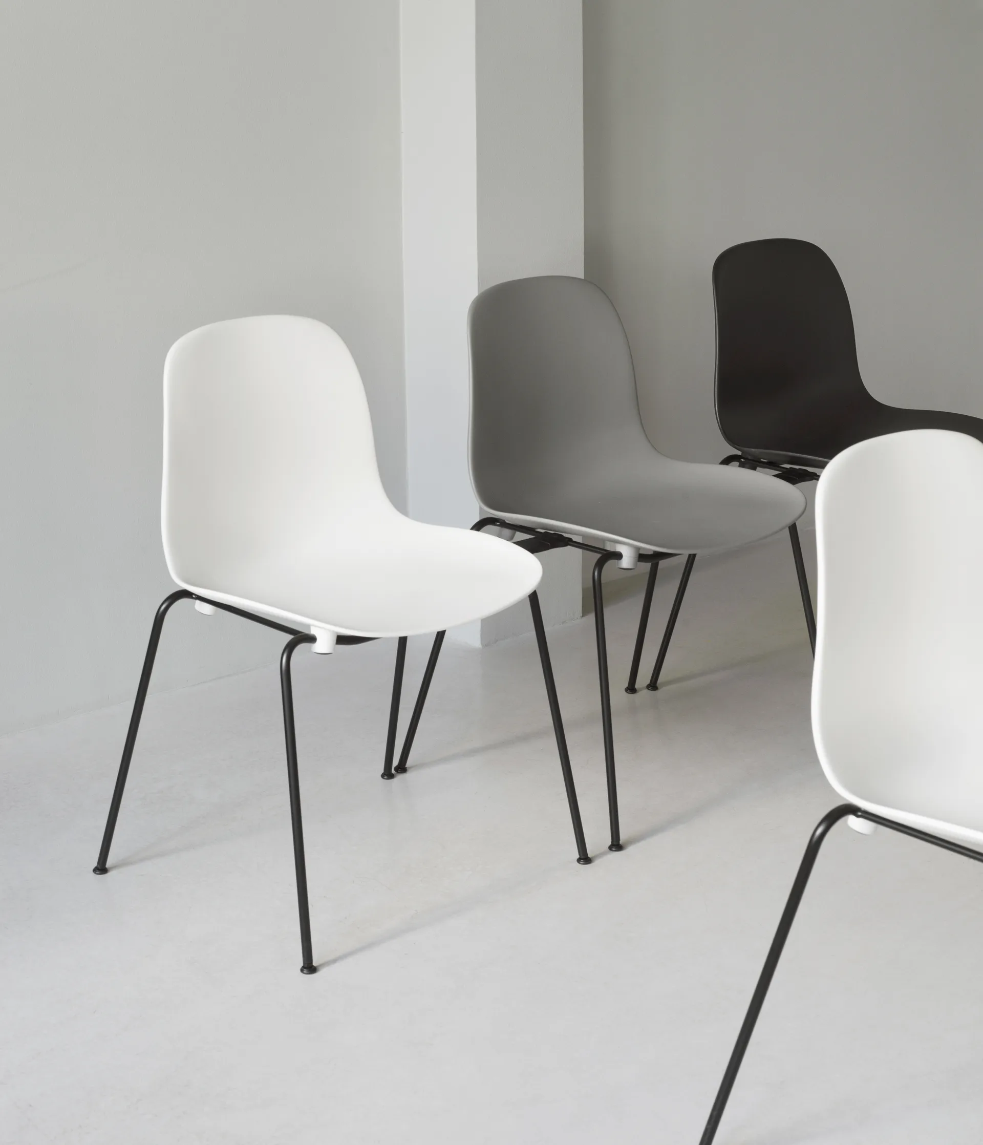 Form Chair pinottava tuoli mustat jalat 2 kpl, Valkoinen Normann Copenhagen