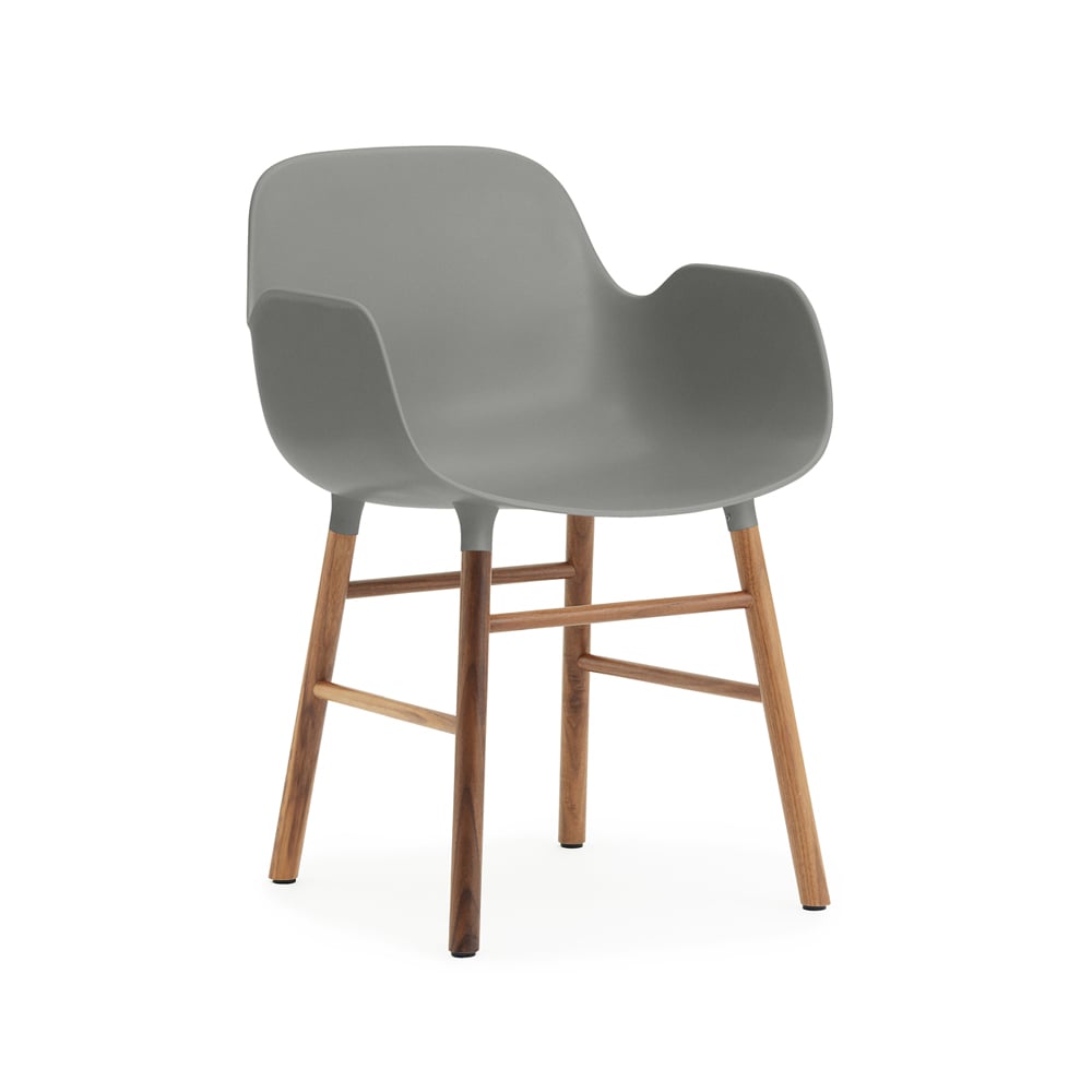 Normann Copenhagen Form käsinojallinen tuoli Grey jalat saksanpähkinää