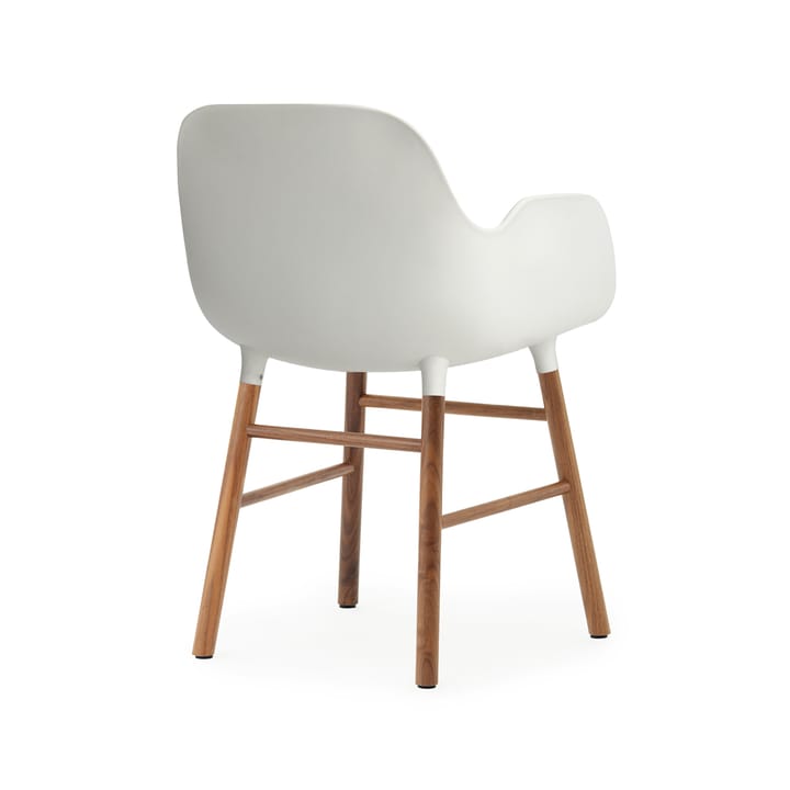 Form käsinojallinen tuoli - White, jalat saksanpähkinää - Normann Copenhagen