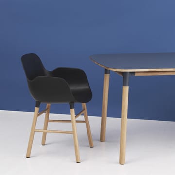 Form pöytä 120x120 cm - sininen - Normann Copenhagen