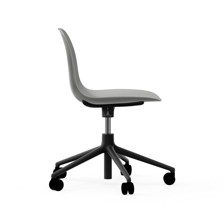 Form pyörivä tuoli, 5W työtuoli - Harmaa, musta alumiini, pyörät - Normann Copenhagen