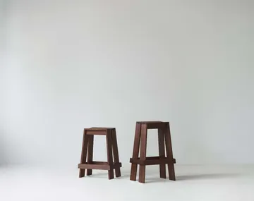 Let baarijakkara 65 cm - Brown Stained Ash - Normann Copenhagen