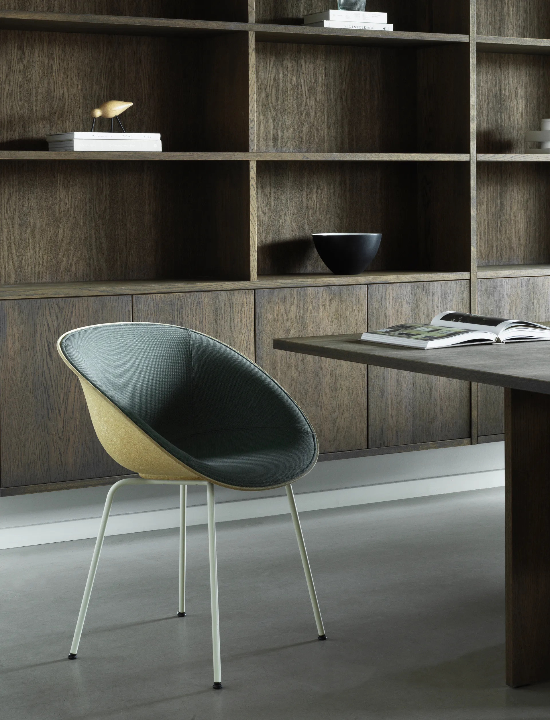 Mat Armchair käsinojatuoli, Seaweed-cream steel Normann Copenhagen