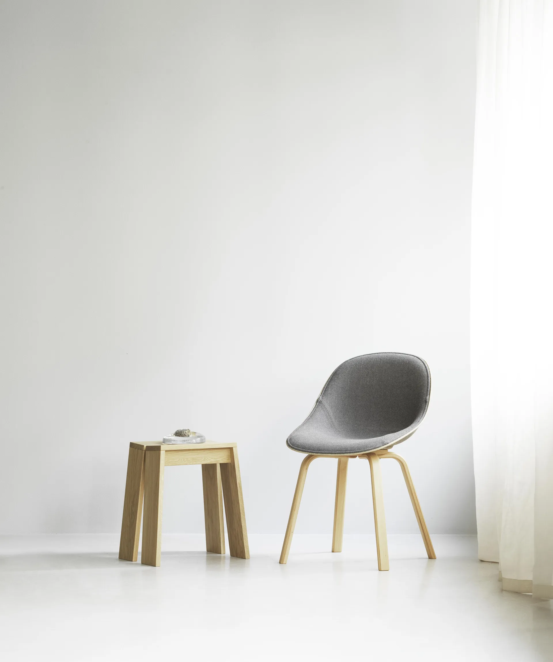 Mat Chair tuoli etuverhoiltu, Remix 133-hemp-beech Normann Copenhagen