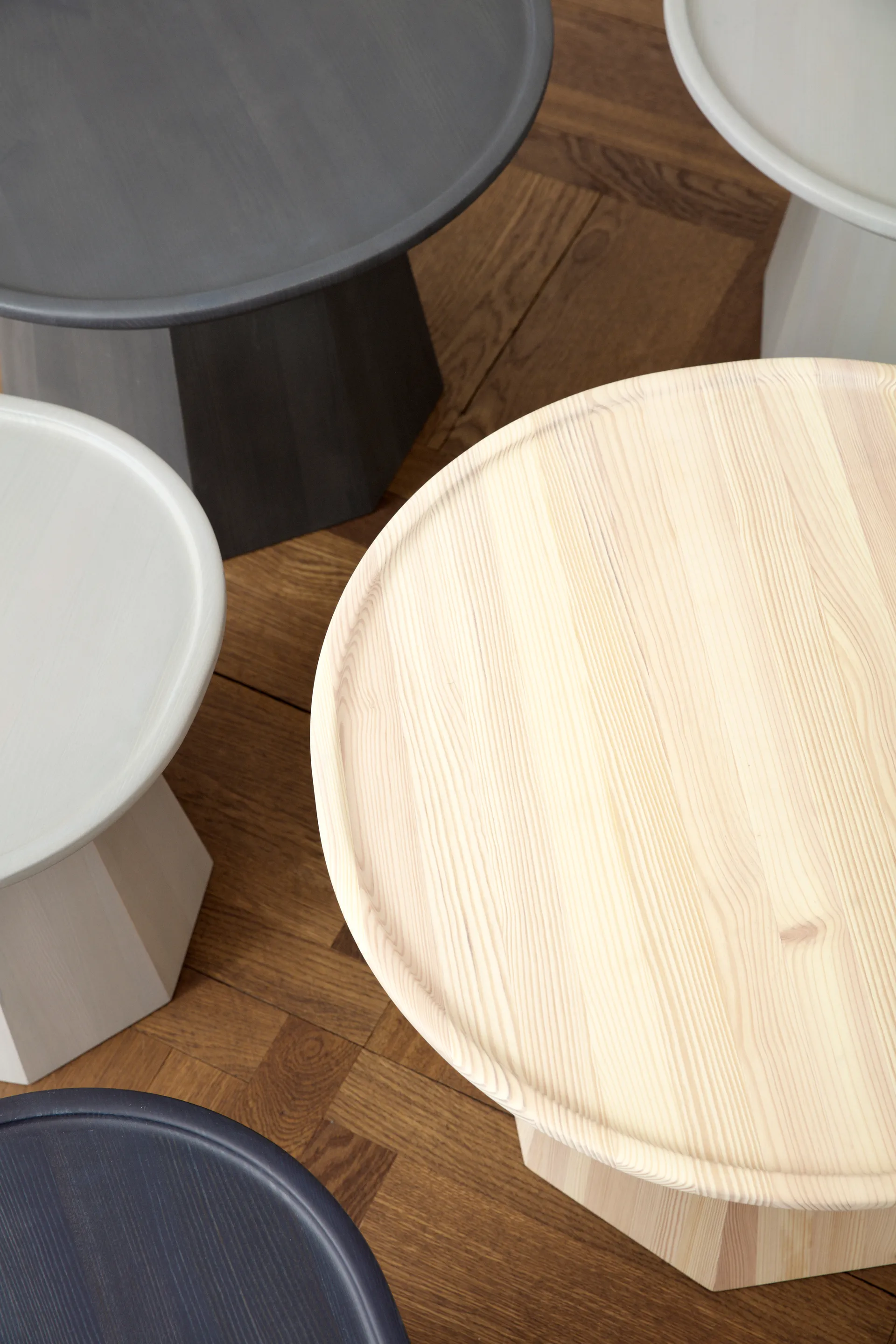 Pine table large sivupöytä Ø 65 cm K:44,5 cm, Pine Normann Copenhagen