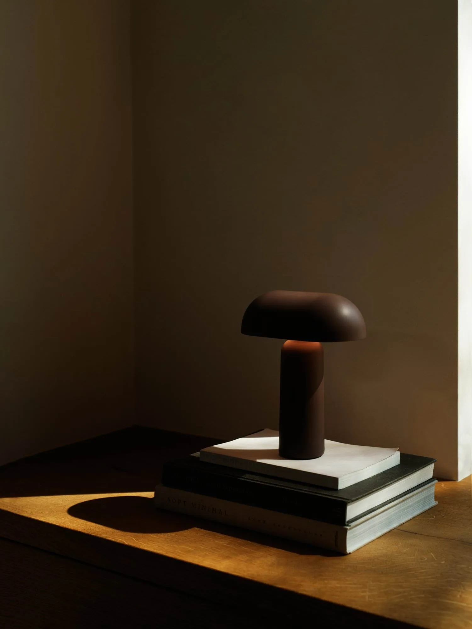 Porta pöytävalaisin, Brown Normann Copenhagen