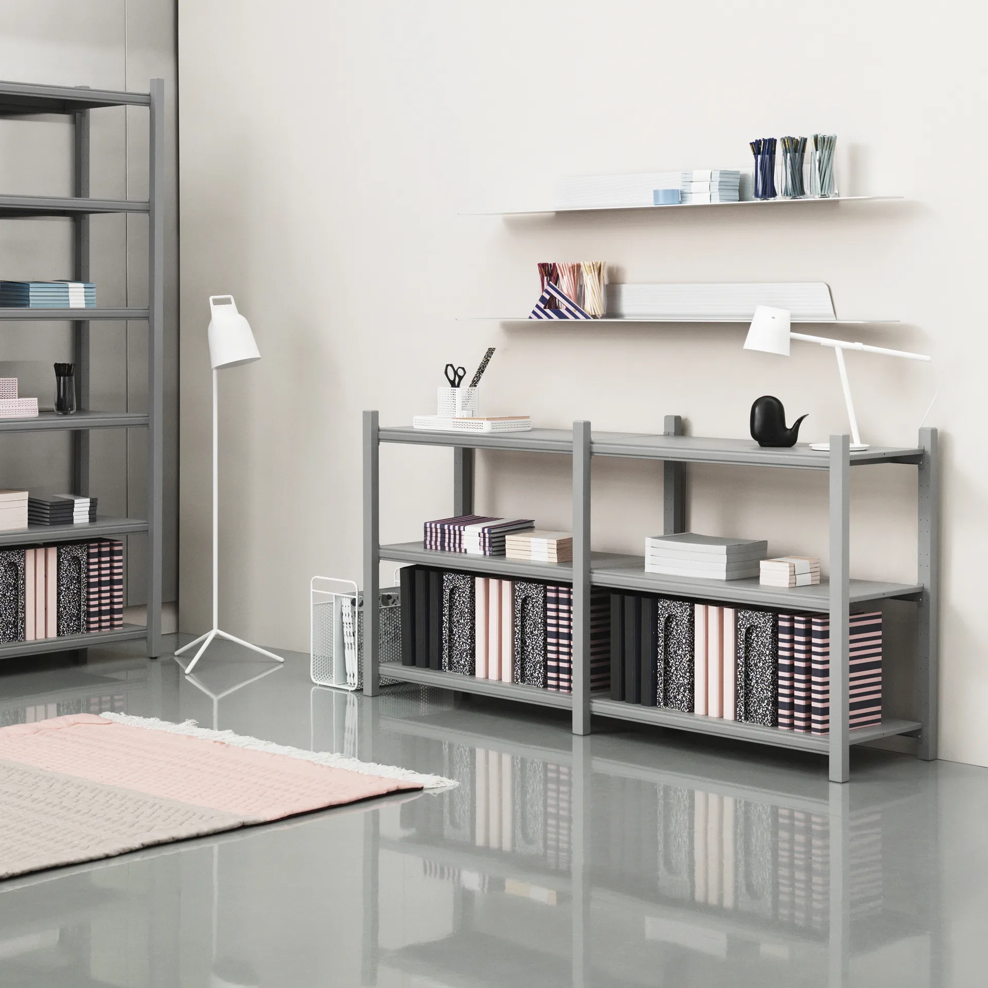 Stage lattiavalaisin, Grey, jauhemaalattu teräs Normann Copenhagen