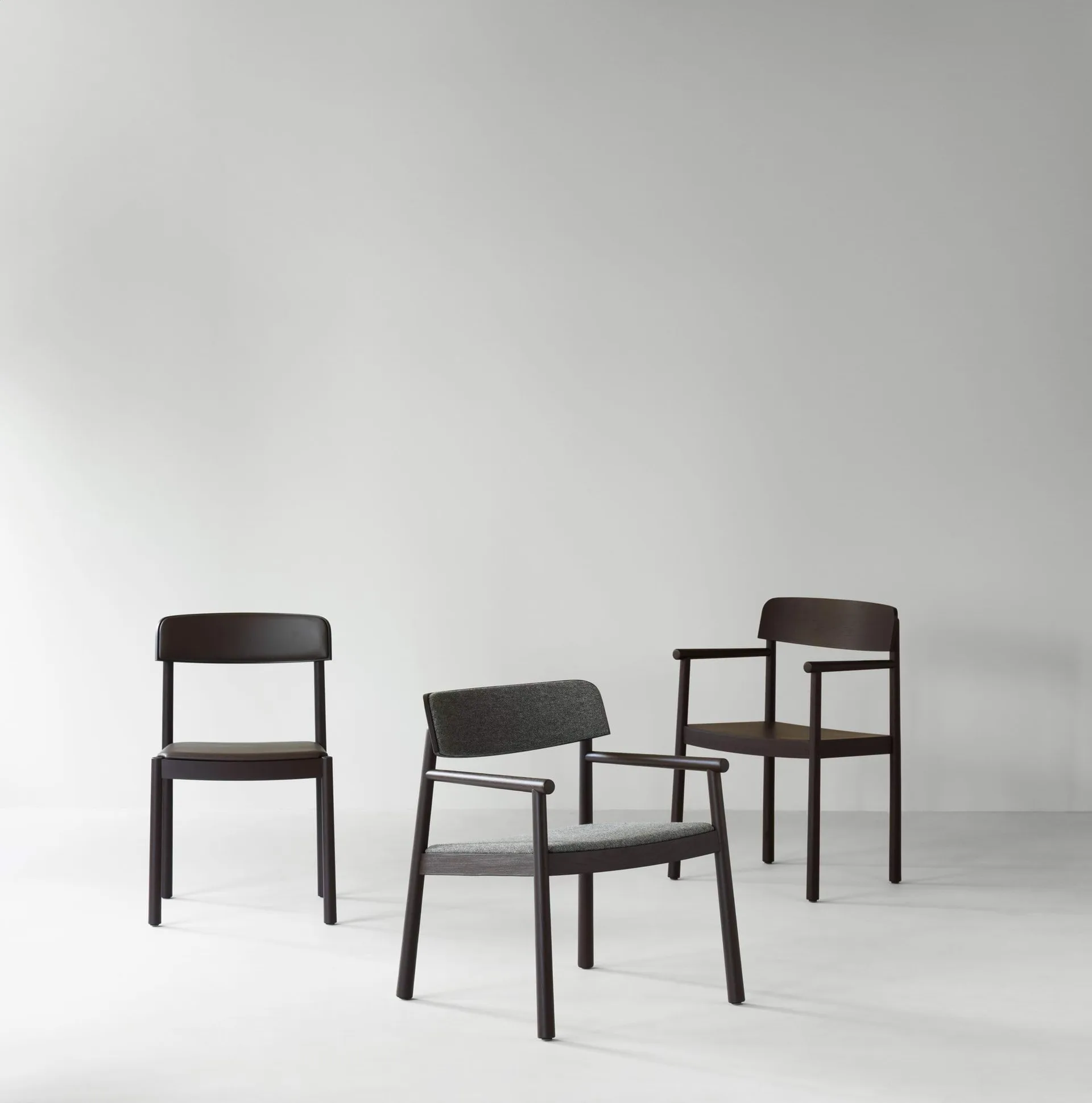 Timb-tuoli, Ruskea saarni ultra leather chocolate Normann Copenhagen