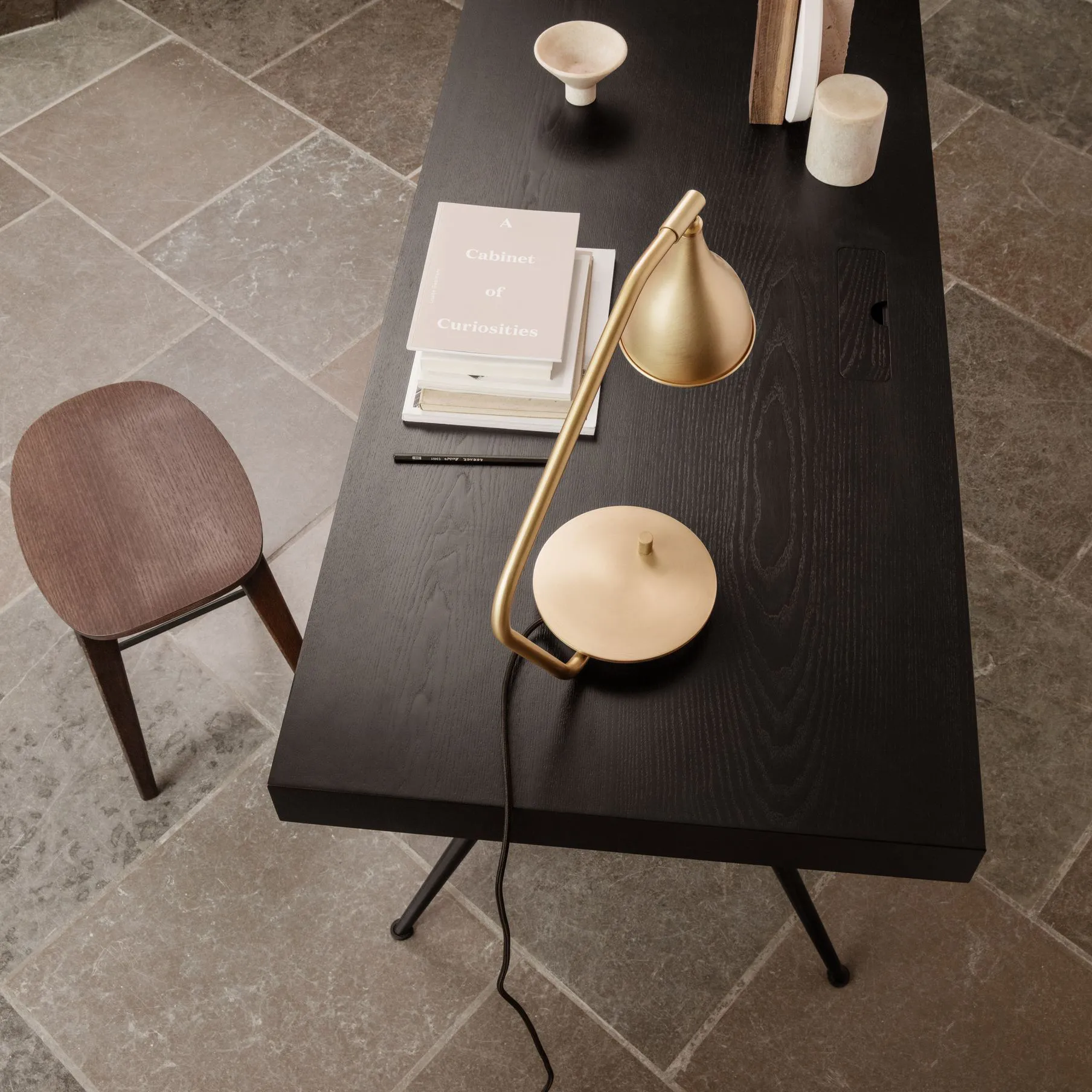 NY11 jakkara, Tummaksi petsattu tammi NORR11