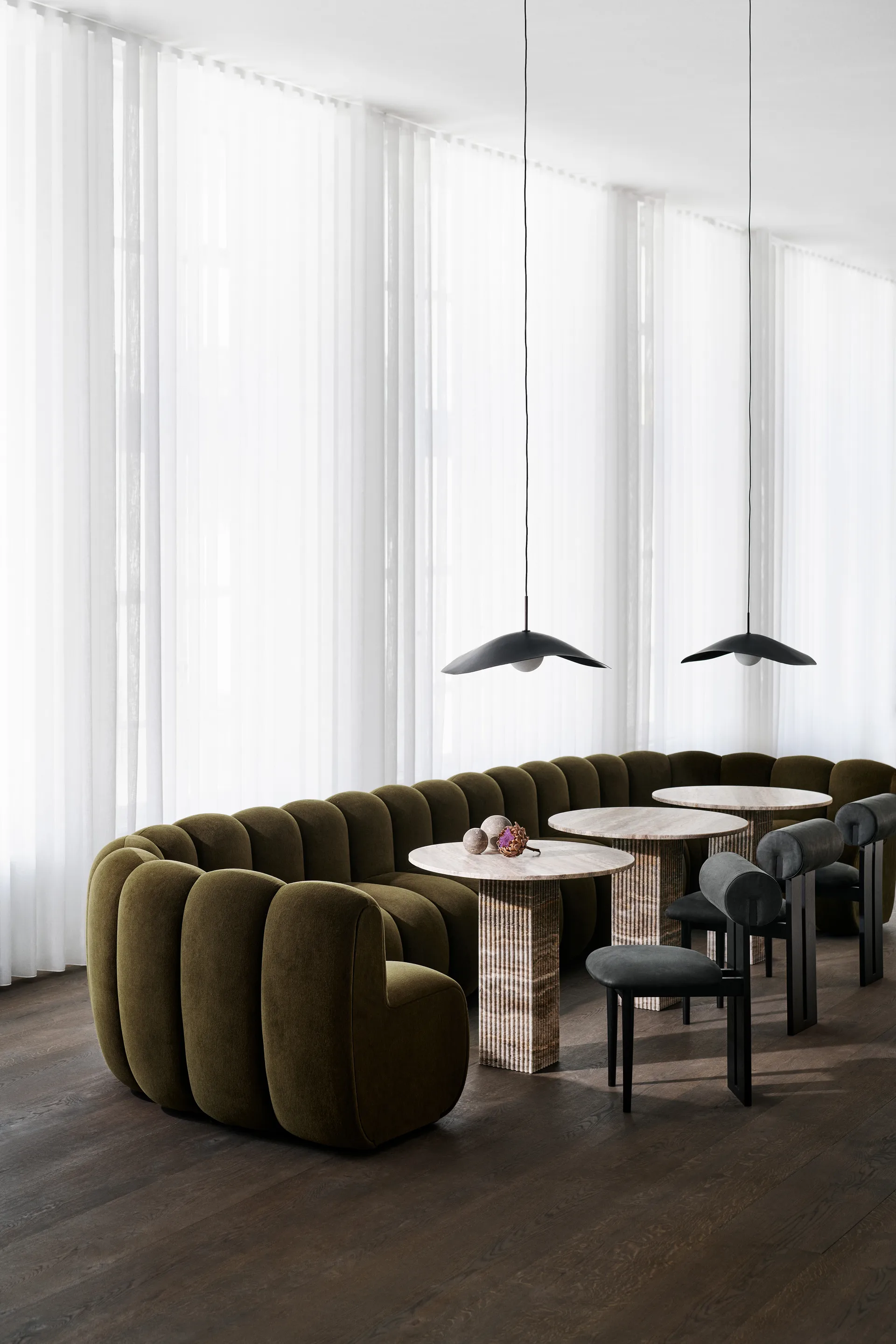 SoHO ruokapöytä, Hopeanvärinen travertiini, Ø80×74 NORR11