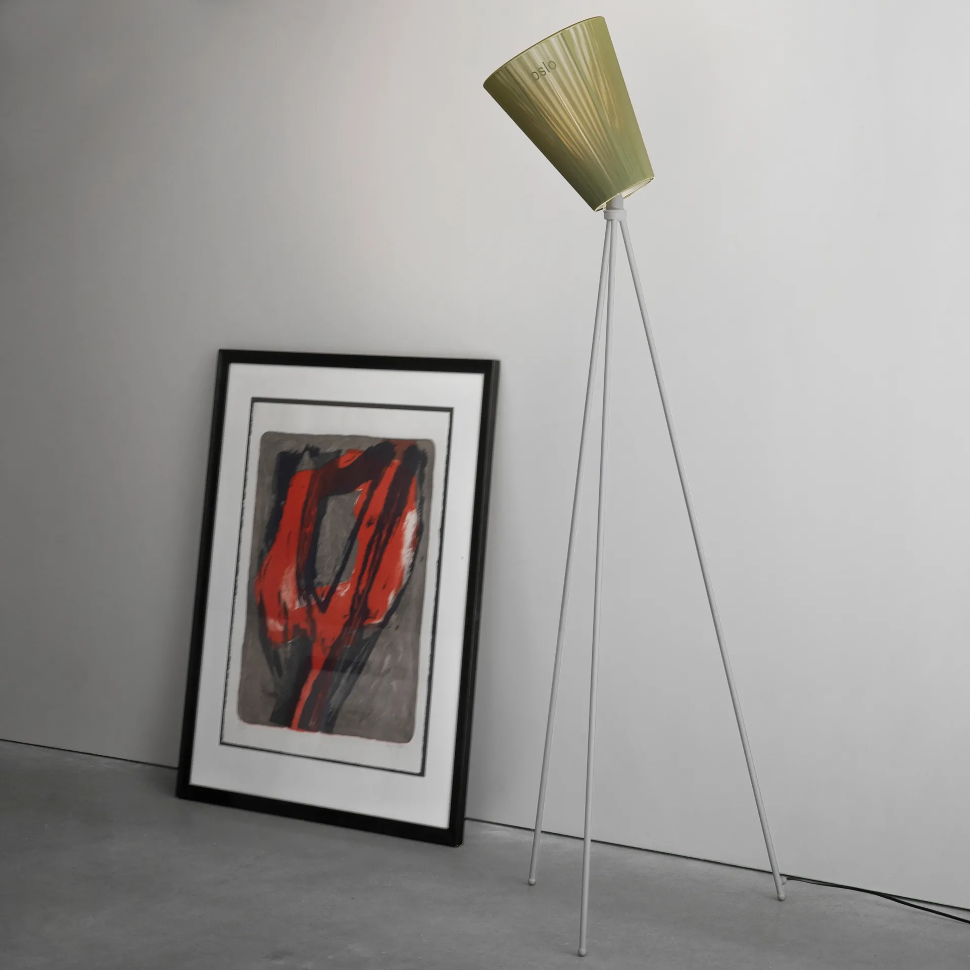 Oslo Wood lattiavalaisin statiivi, Vaaleanharmaa Northern