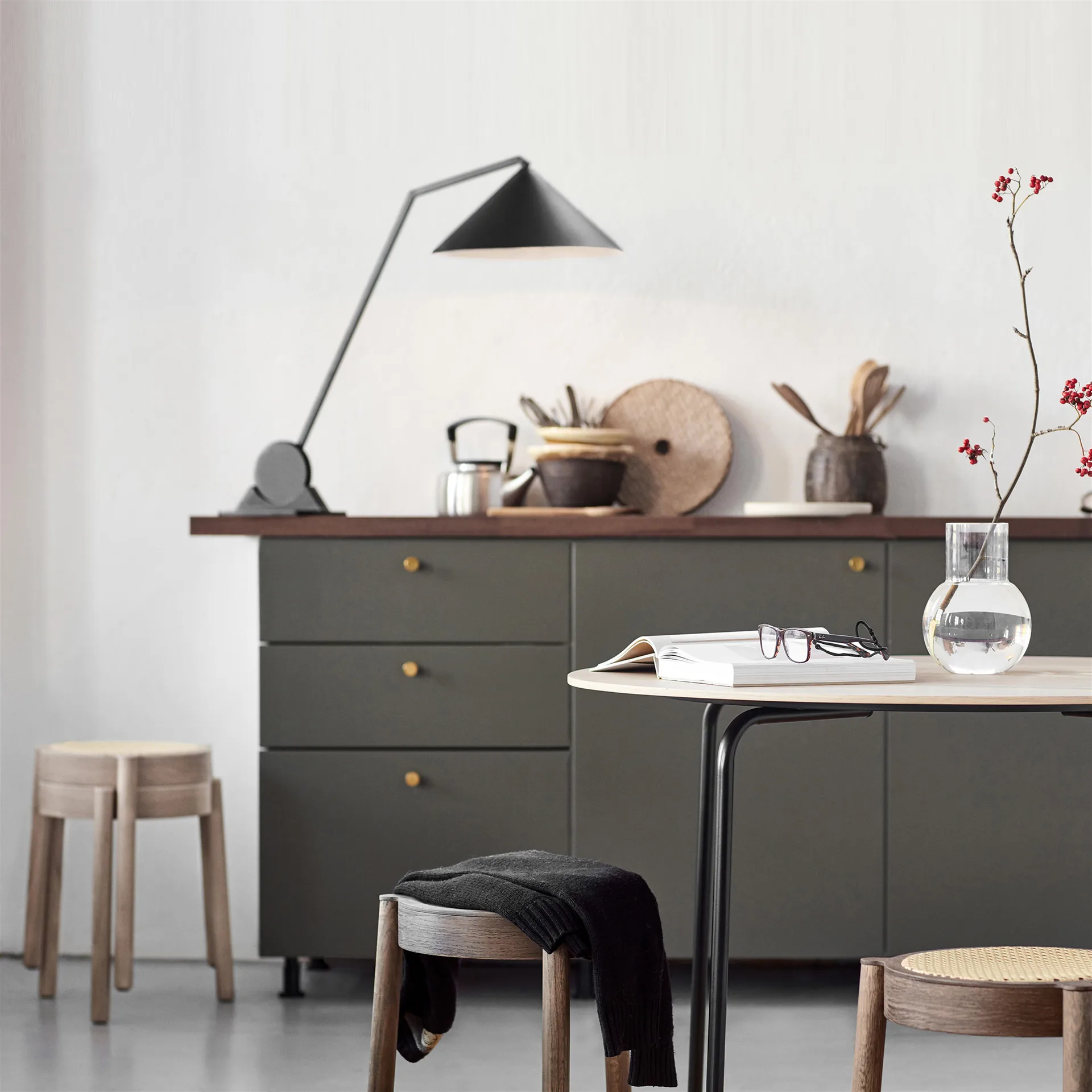 Pal jakkara rottinki-istuimella, Vaalea tammi Northern