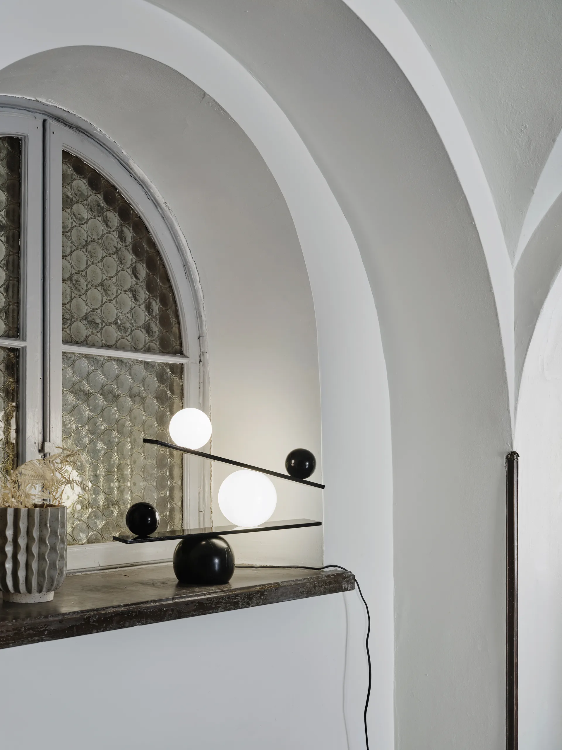 Balance pöytälamppu, Musta Oblure