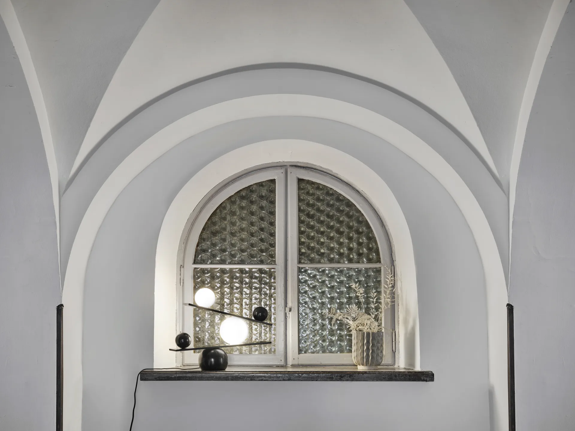 Balance pöytälamppu, Musta Oblure