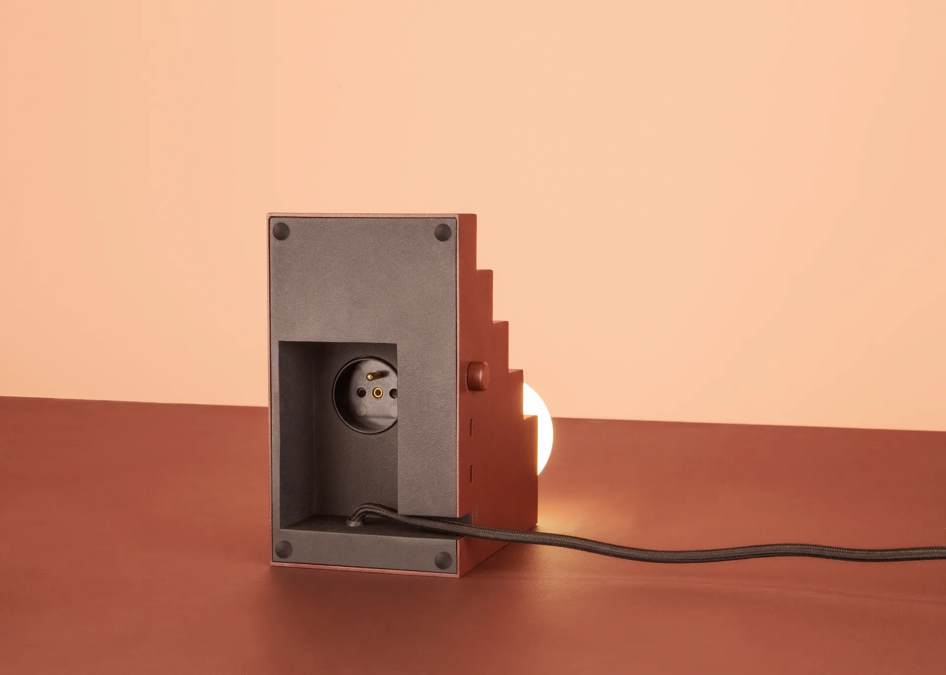 Stair pöytälamppu, Deep red Oblure