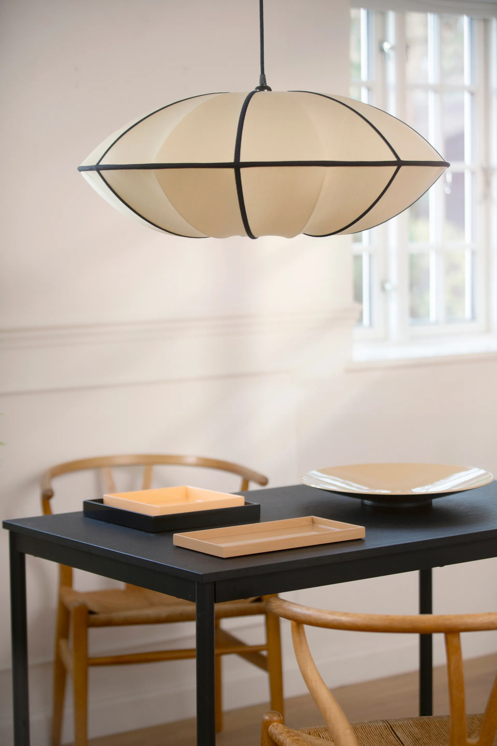 Indochina Classic UFO lampunvarjostin, Kit-black Oi Soi Oi