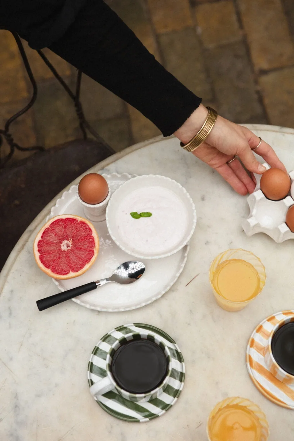 Monica kuppi ja aluslautanen 4-pakkaus - Vihreä Olsson & Jensen