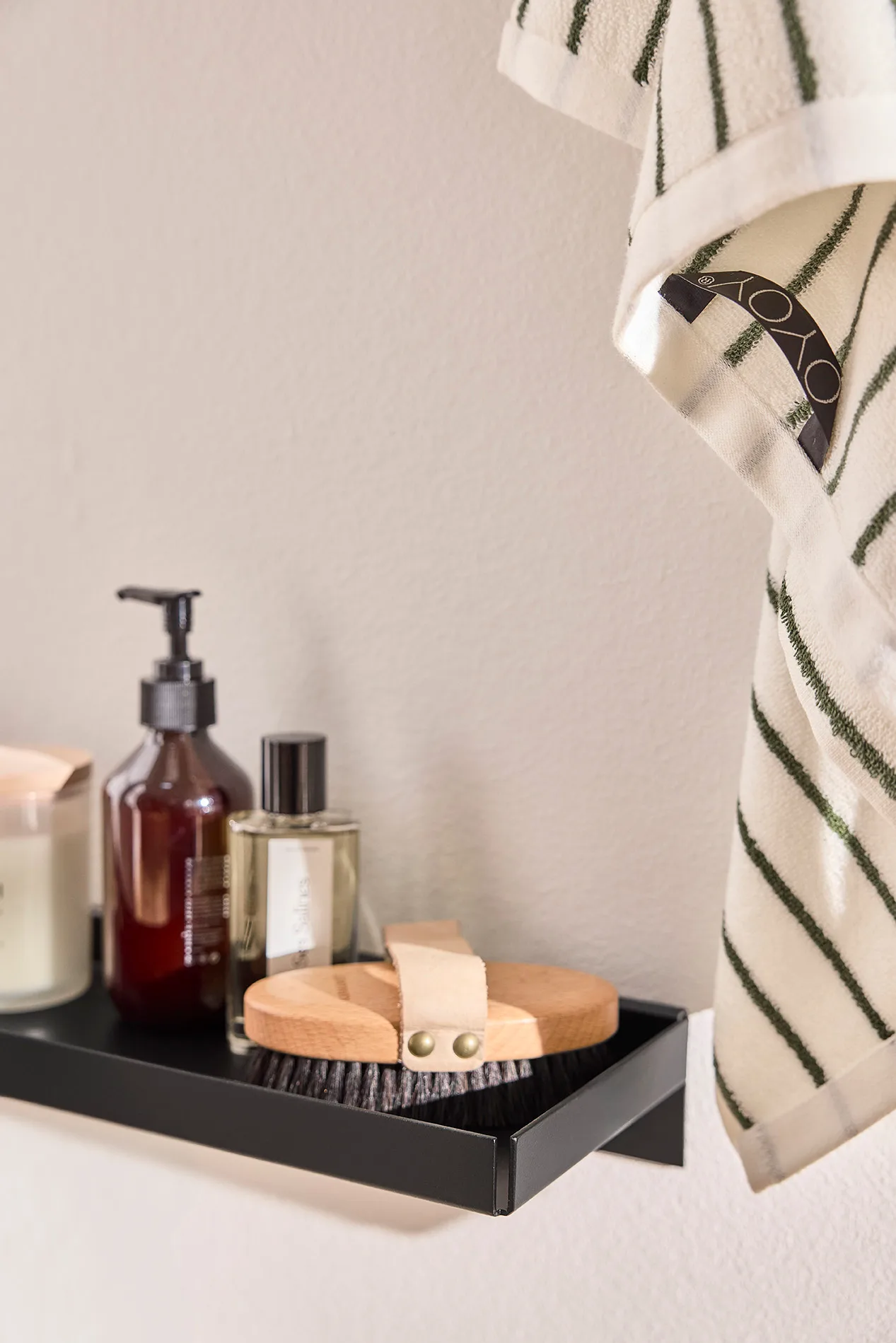 Bakku seinähylly large 16x80 cm., Black OYOY