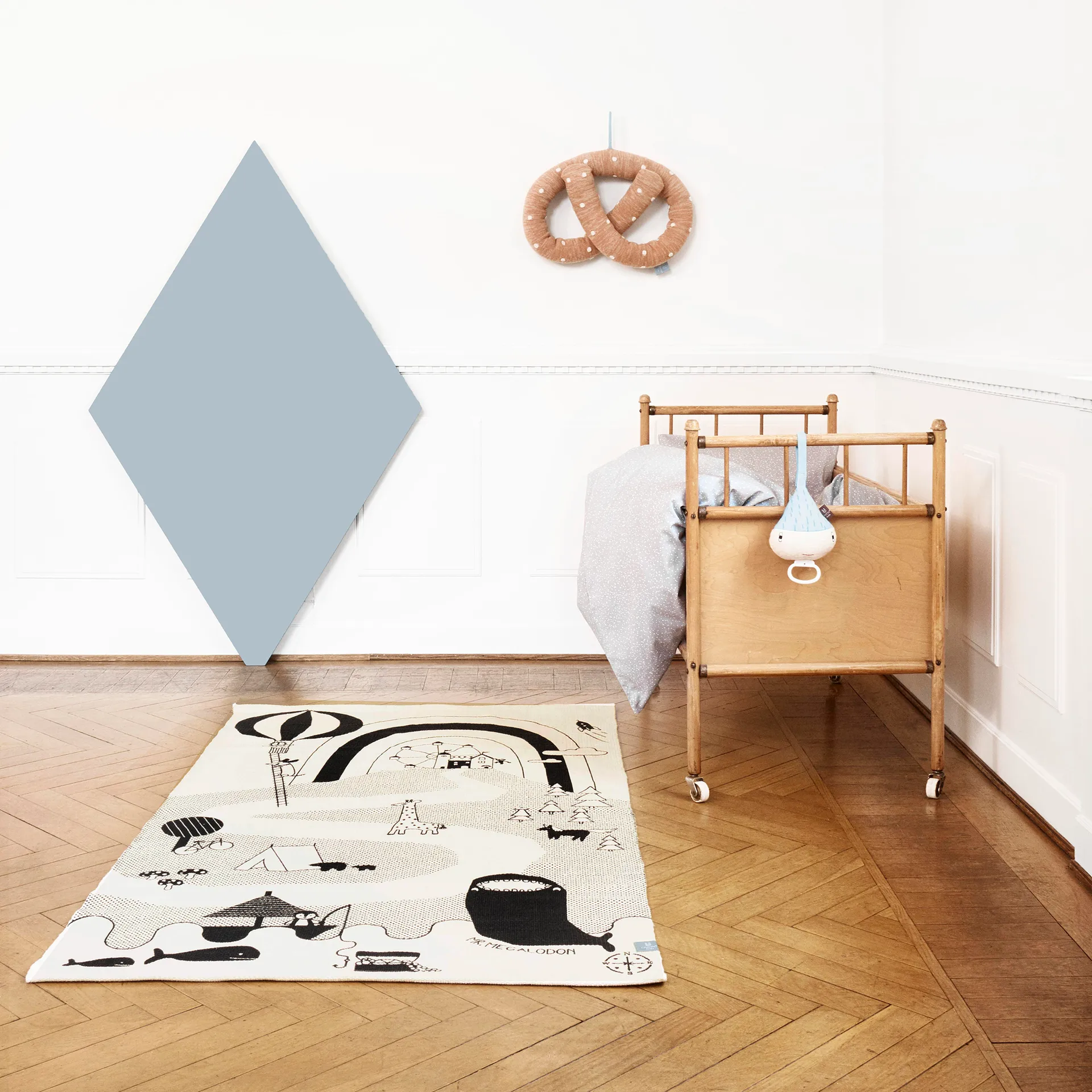 Mr. Megalodon Adventure -matto 90x150 cm, Off white-musta OYOY