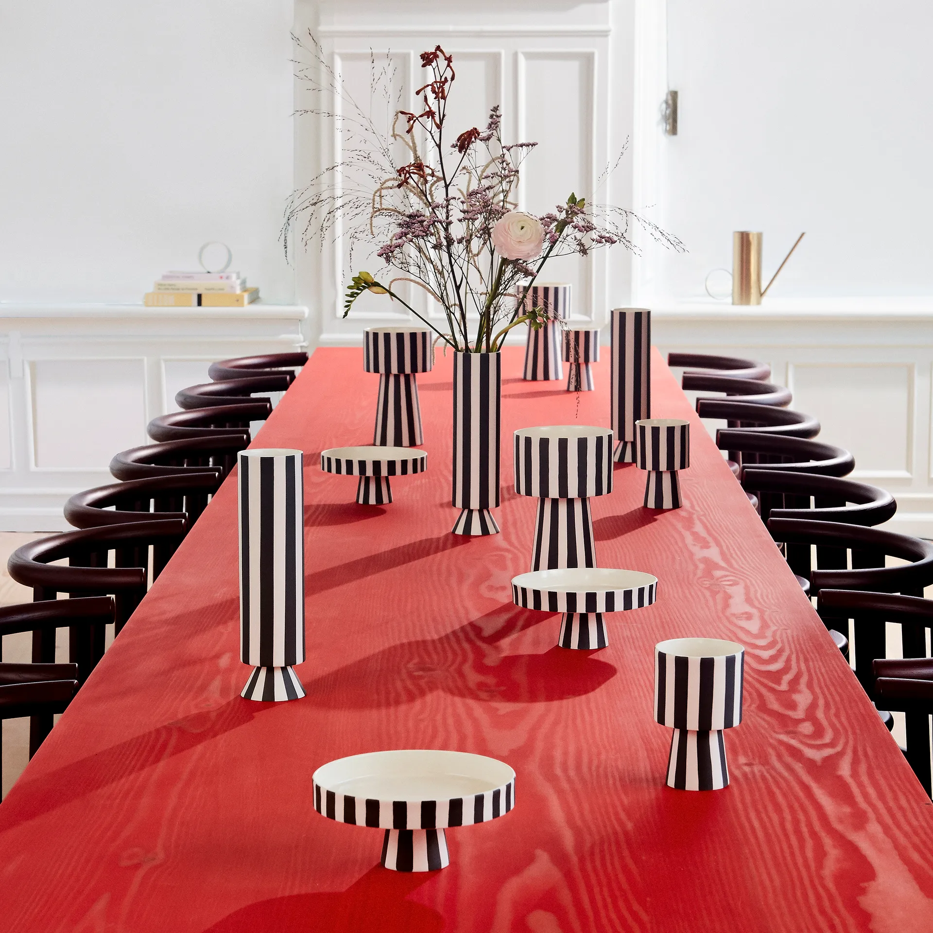 Toppu tarjoiluvati Ø 20 cm, Musta-valkoinen OYOY