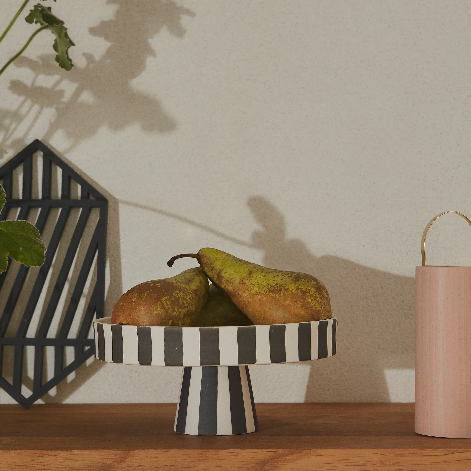 Toppu tarjoiluvati Ø 20 cm, Musta-valkoinen OYOY