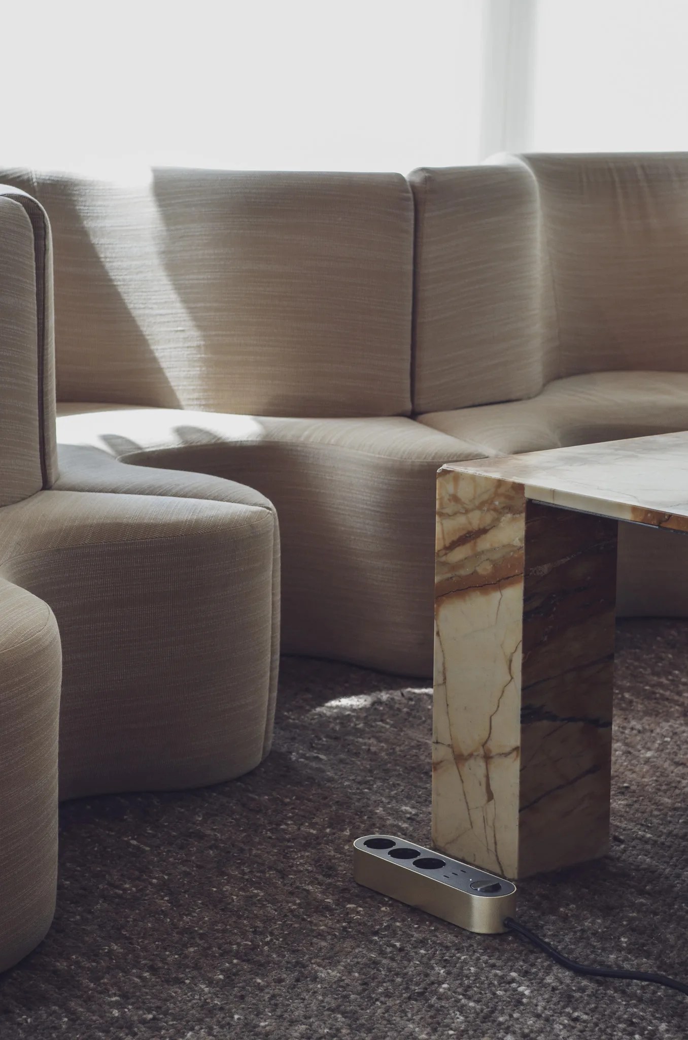 Edgar Power Bar jatkojohto, Satiinik messinki palett3