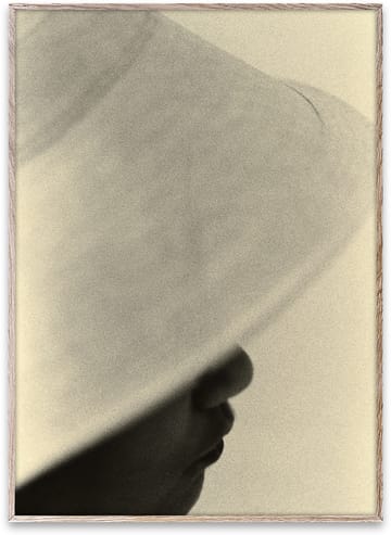Girl and Hat juliste - 50 x 70 cm - Paper Collective