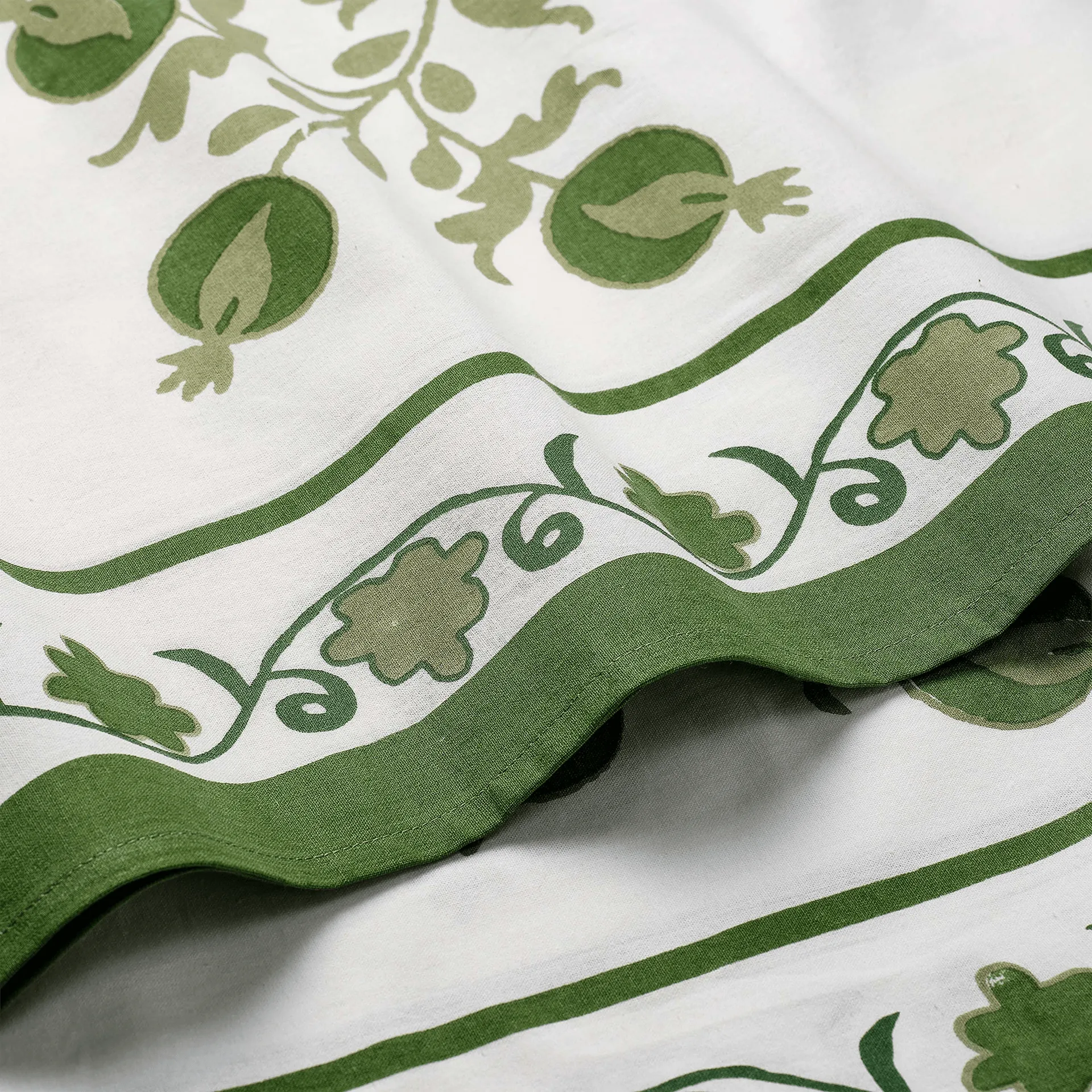 Suzani pöytäliina, Green, 250x150 cm Pick a Poppy