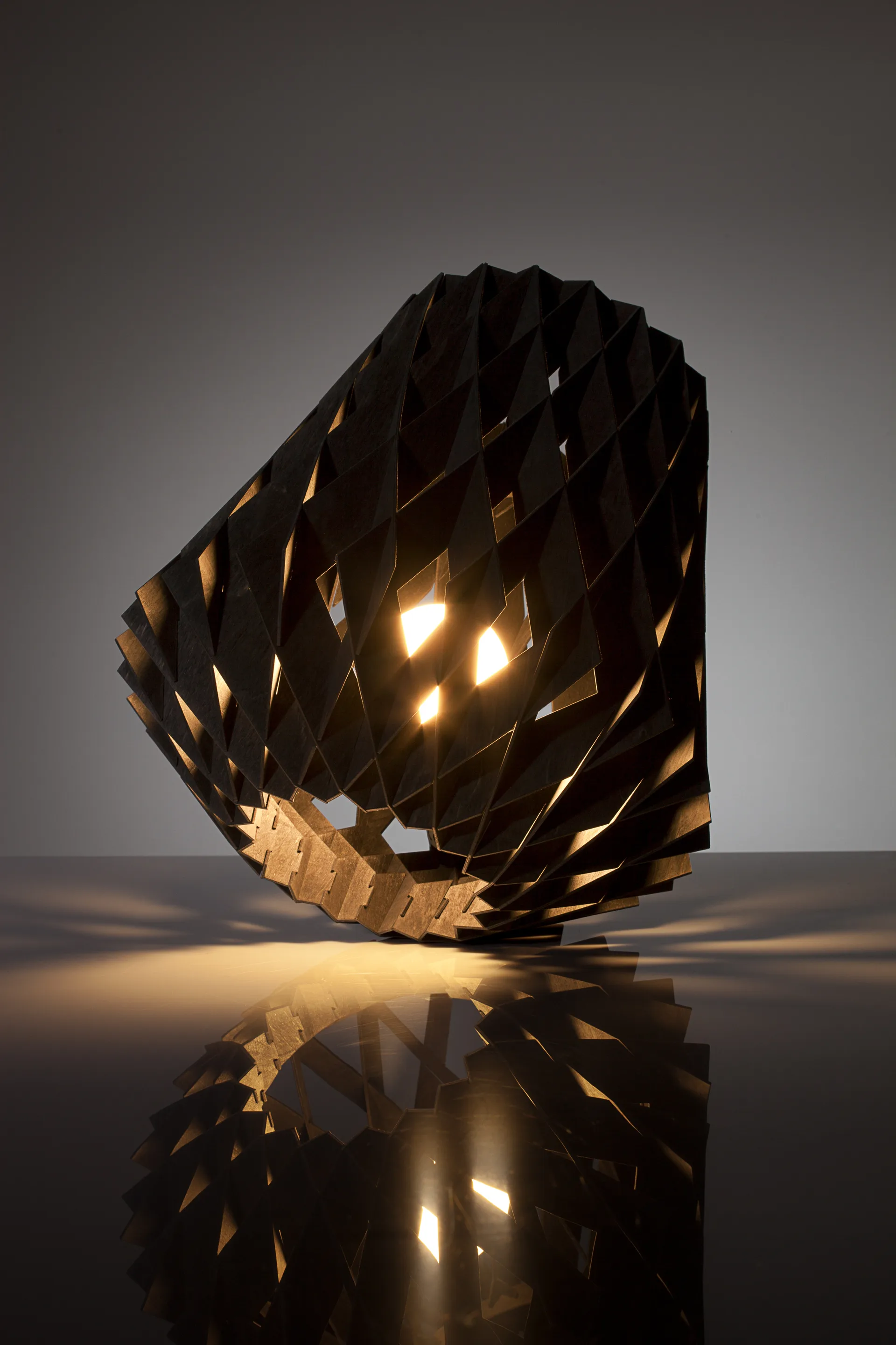 Pilke Signature -pöytävalaisin Ø28 cm, Musta Pilke