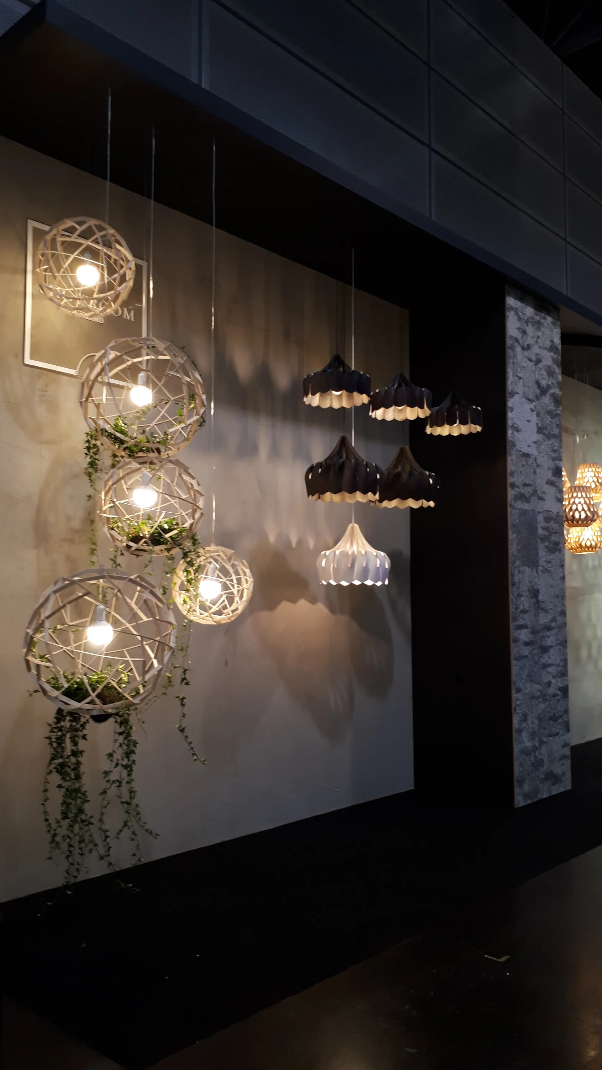 Pioni hissivalaisin S Ø38 cm, Musta Pilke