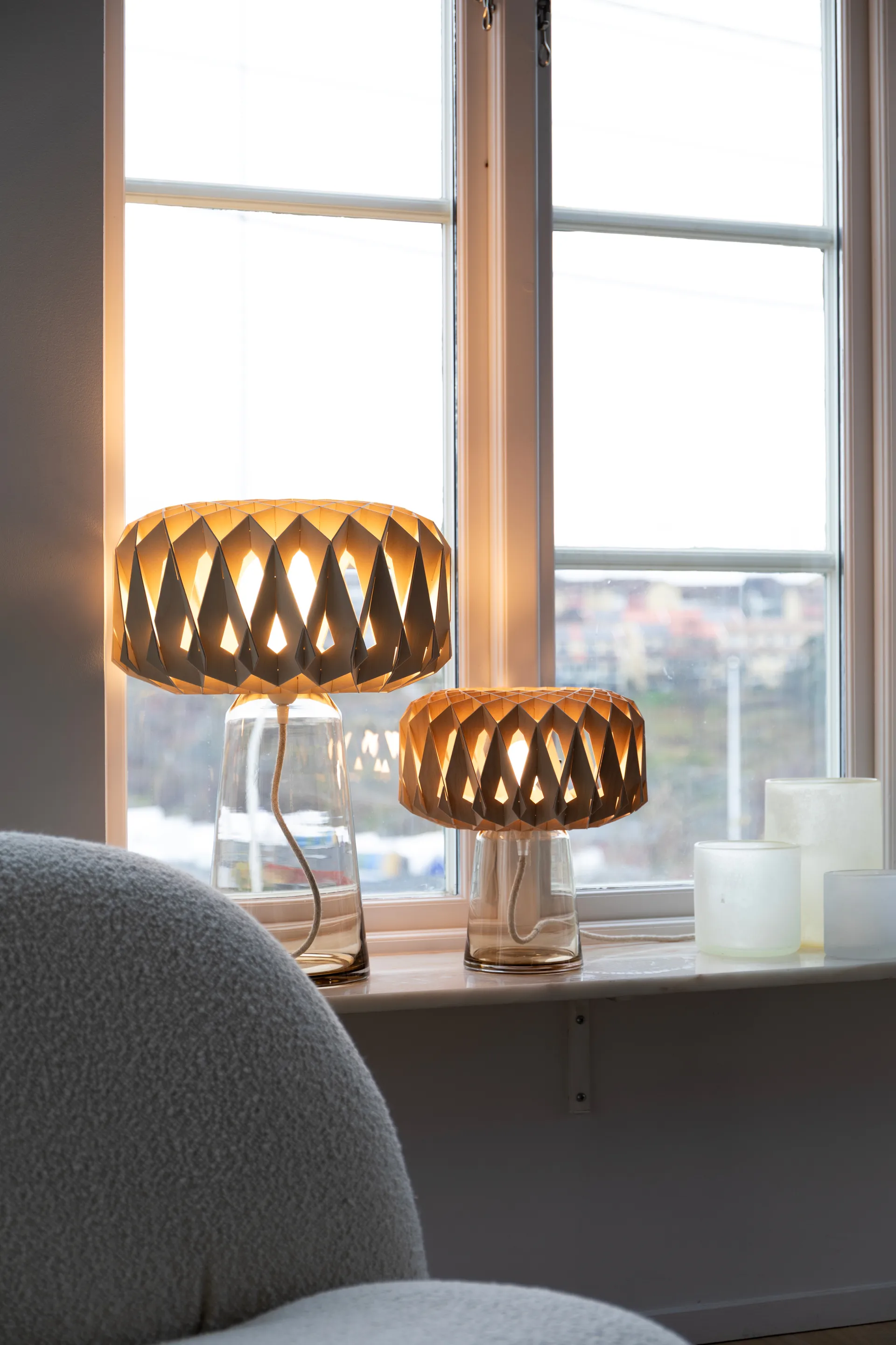 Signature 25 pöytälamppu, Amber-koivu, Ø28x34 cm Pilke