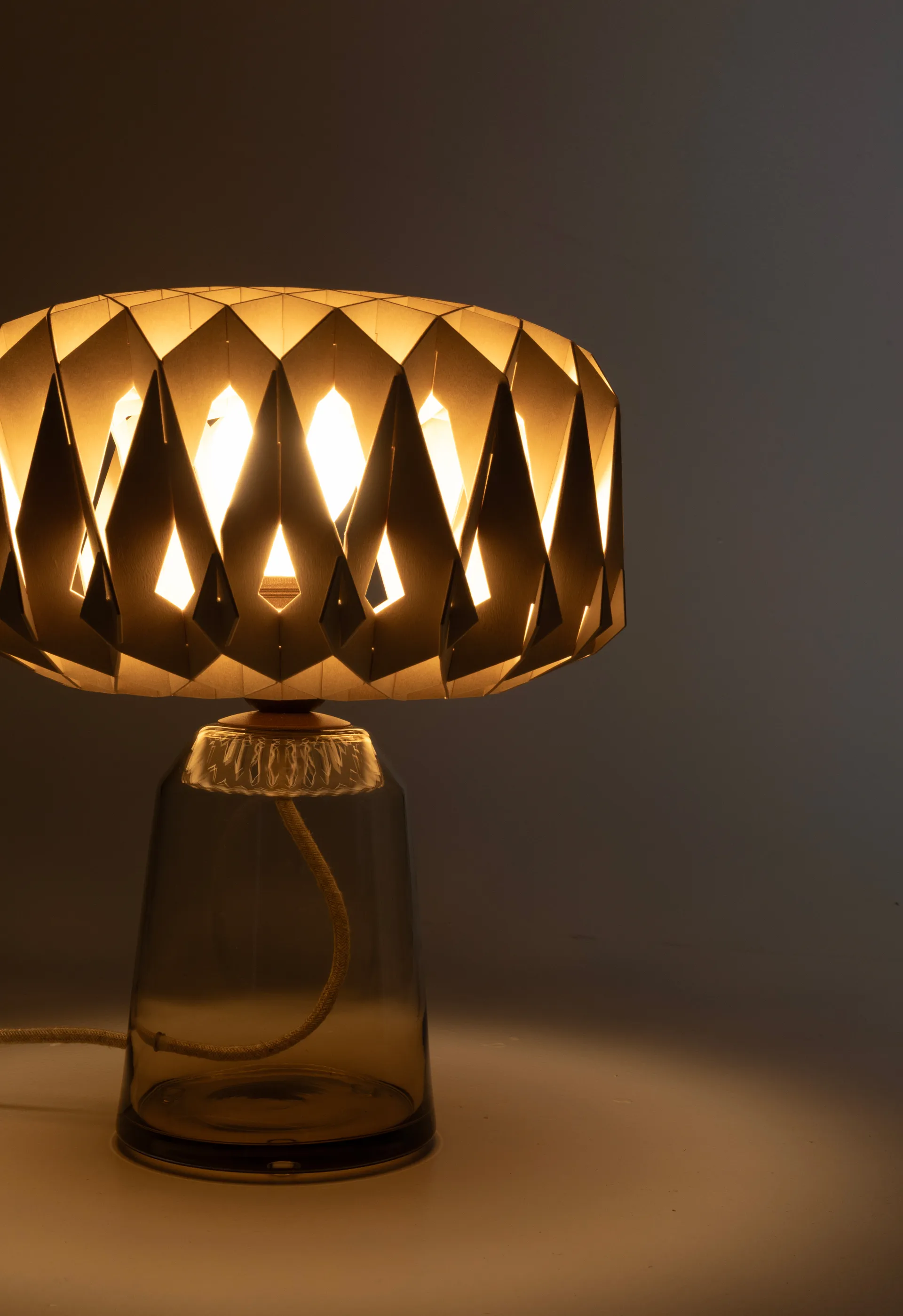 Signature 25 pöytälamppu, Amber-koivu, Ø28x34 cm Pilke