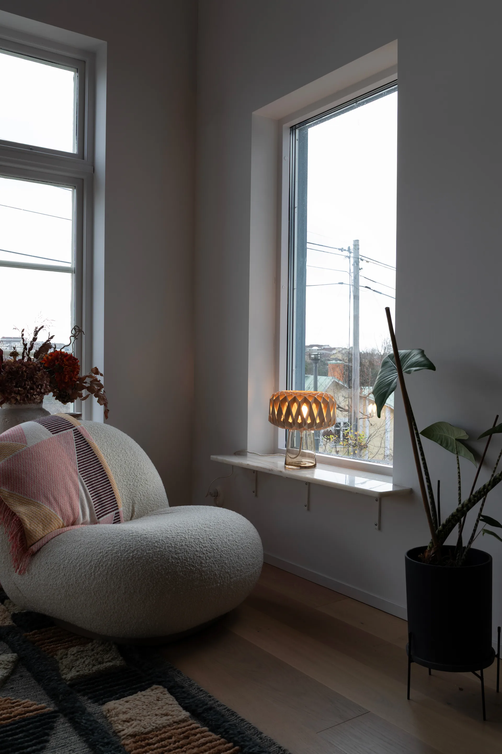 Signature 25 pöytälamppu, Amber-koivu, Ø28x34 cm Pilke