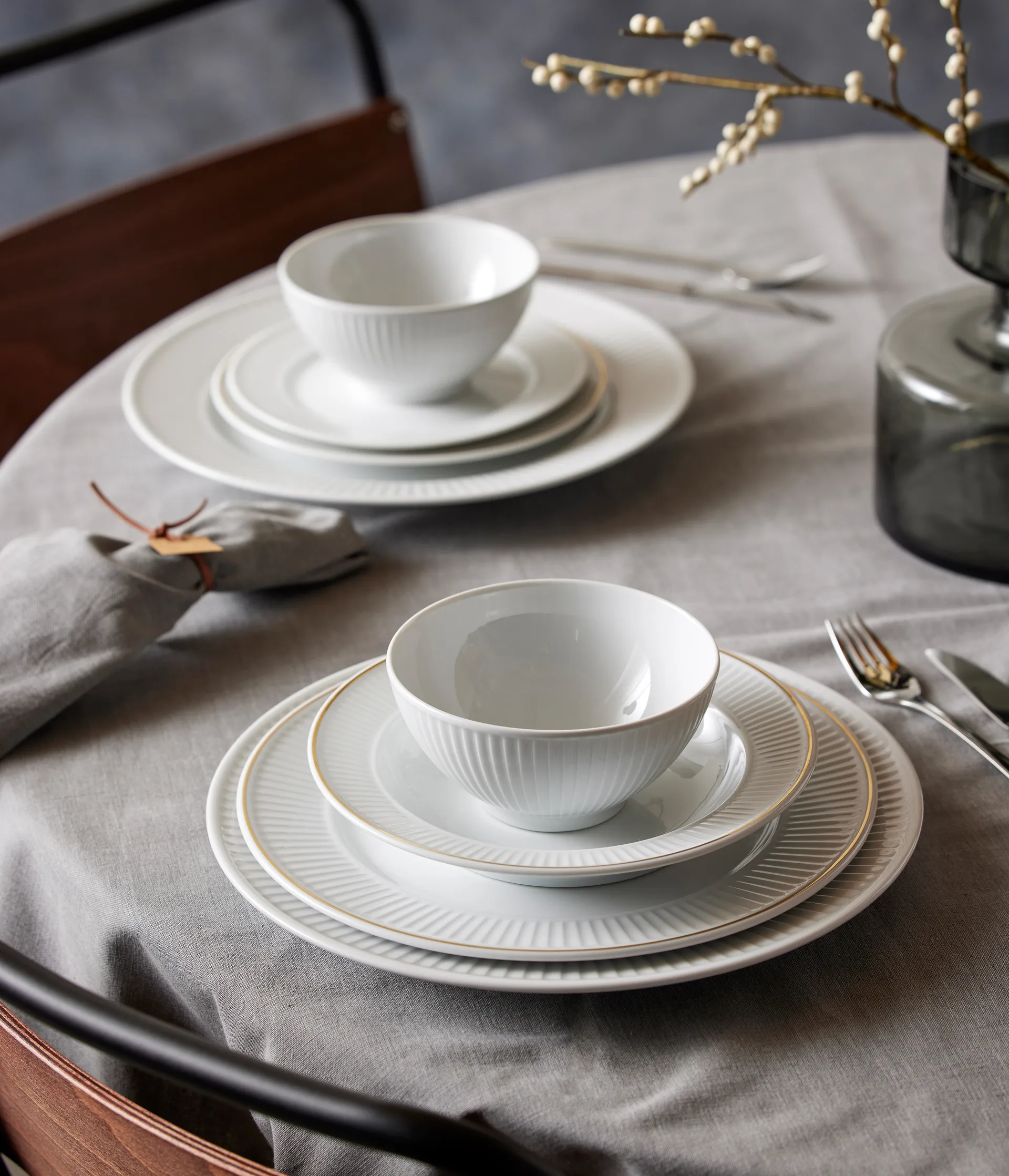 Plissé lautanen kultareunuksella Ø 22 cm, Valkoinen Pillivuyt