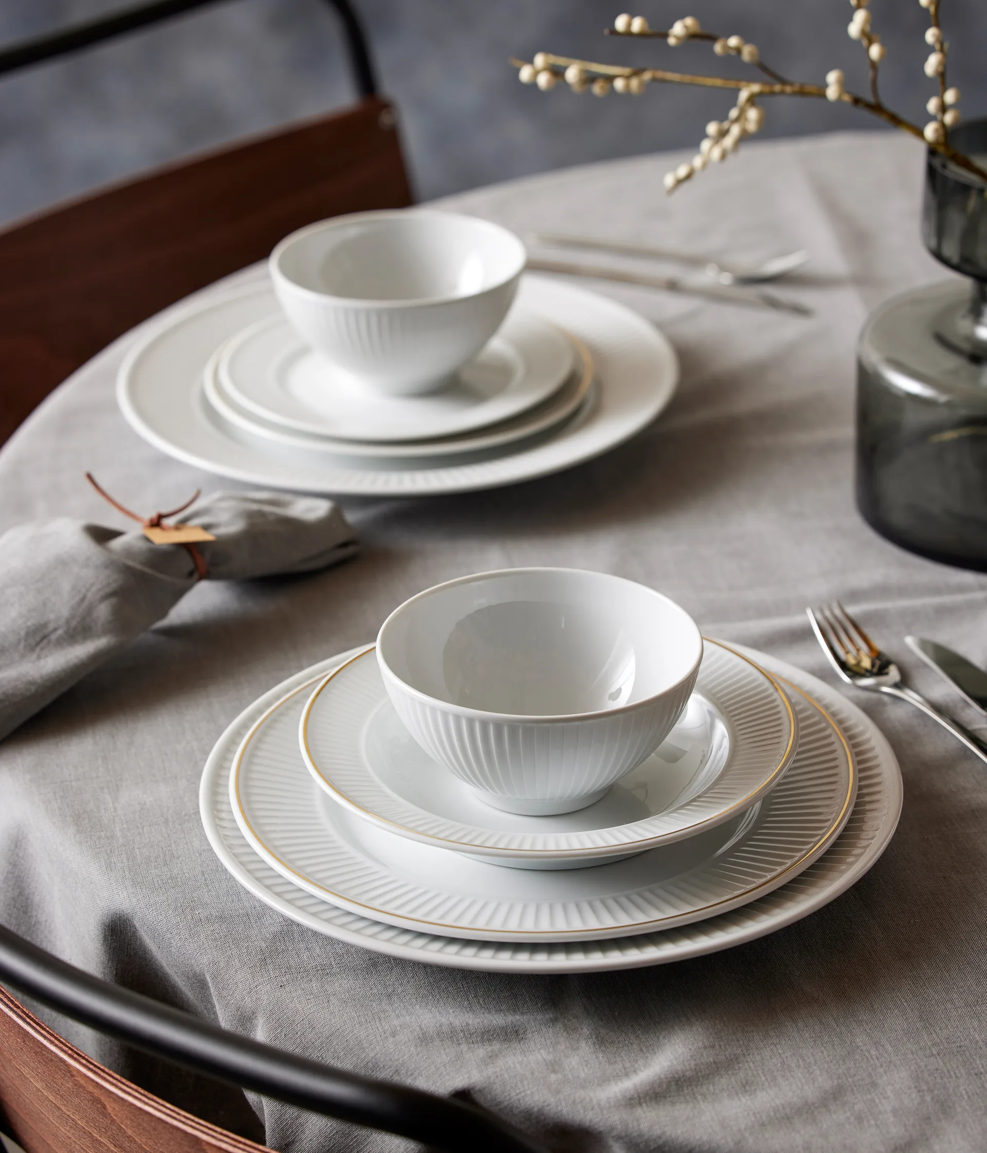 Plissé syvä lautanen kultareunuksella Ø 22 cm, Valkoinen Pillivuyt