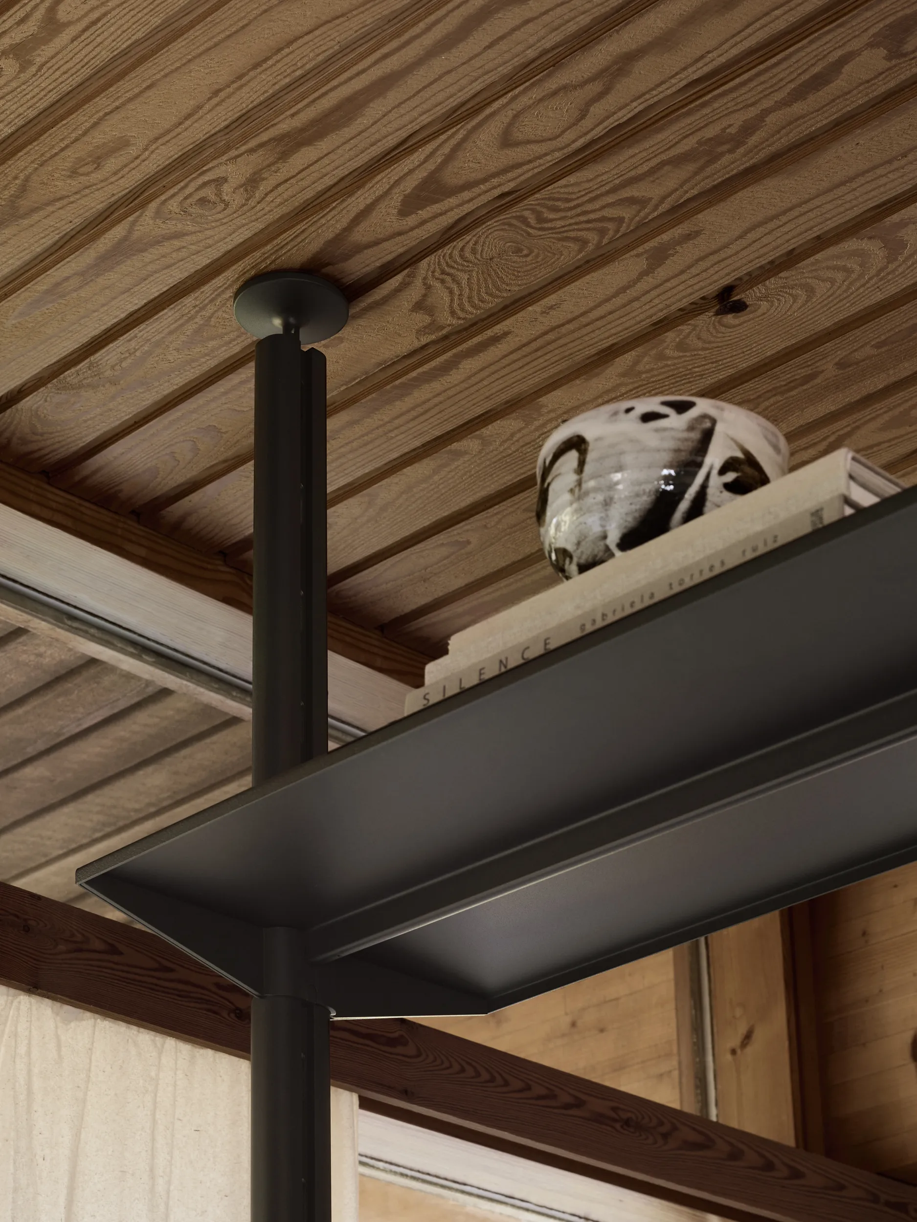 Pira G2 hyllyjärjestelmä F C A Black/Walnut 240–247 cm,  Pira