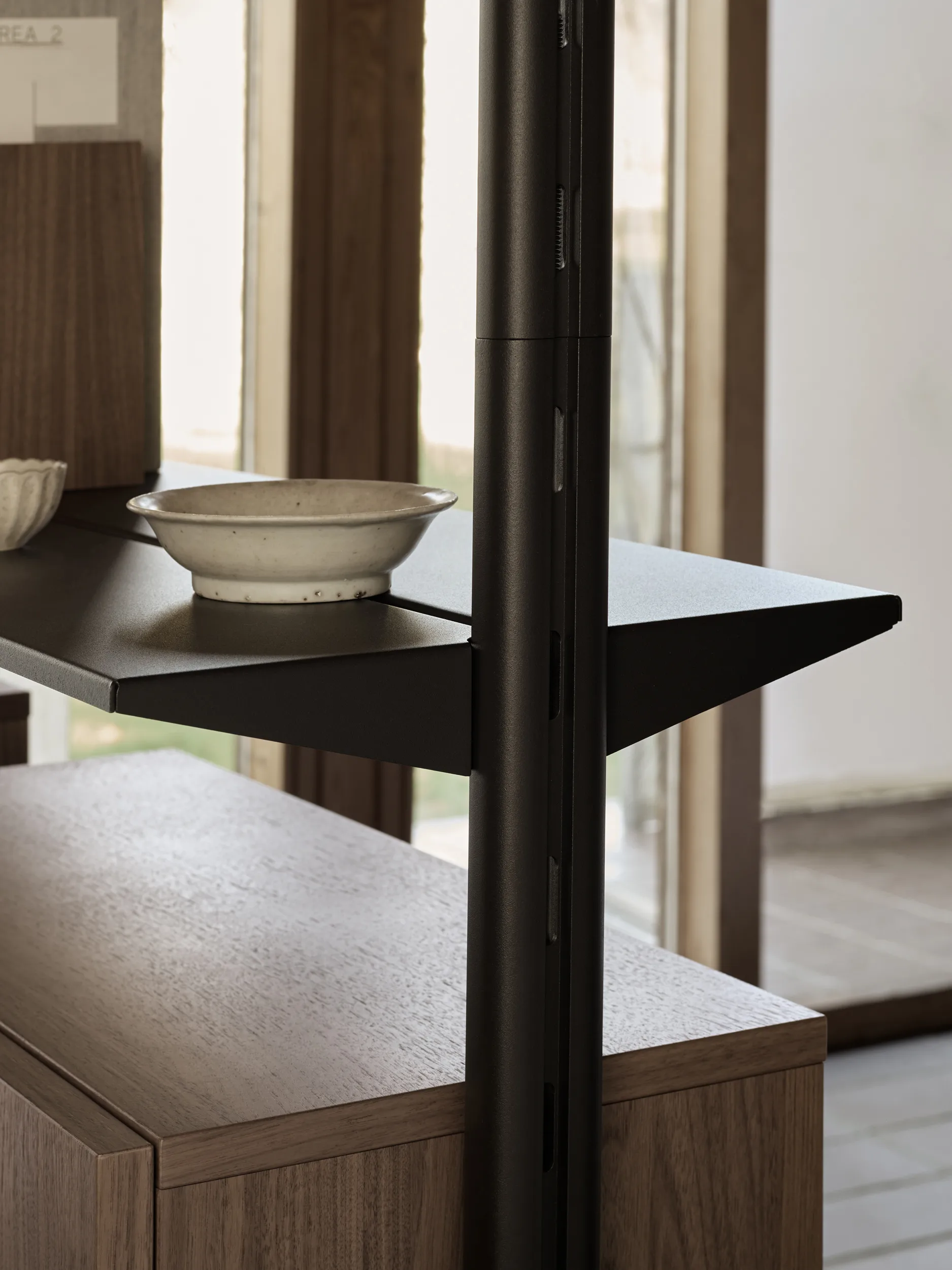 Pira G2 hyllyjärjestelmä F C B Black/Walnut 256–264 cm Pira