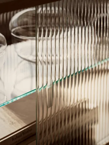 Pira vitriinikaappi - Pähkinä uritettu lasi, 70x31 cm, 4 ovea - Pira