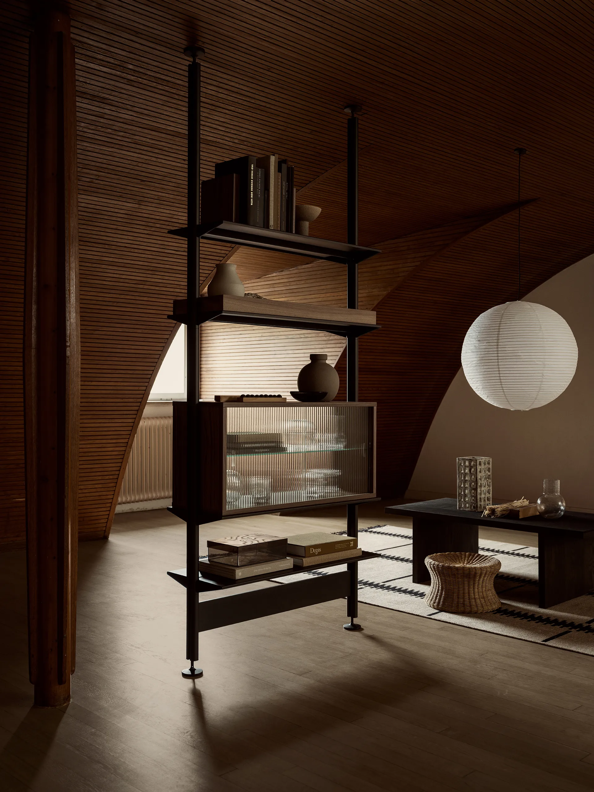 Pira vitriinikaappi, Pähkinä uritettu lasi, 70x31 cm, 4 ovea Pira