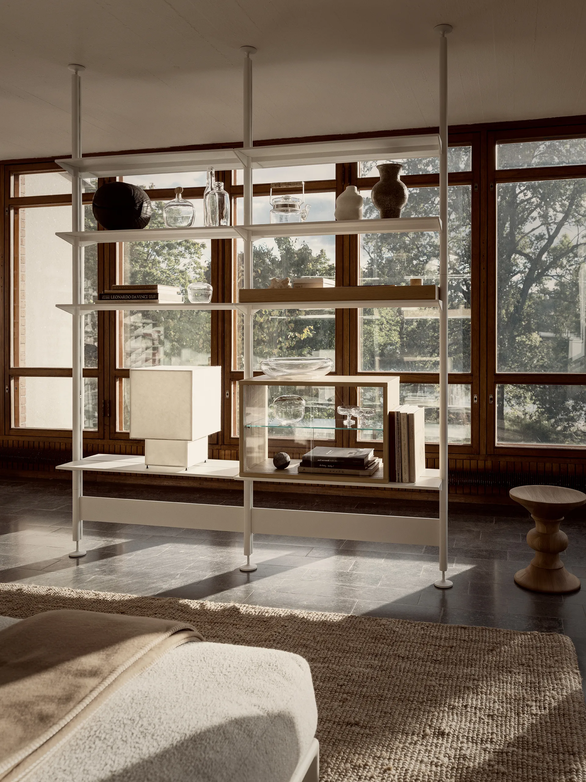 Pira vitriinikaappi, Vaalea tammi-kirkas lasi, 70×31 cm, 4 ovea Pira