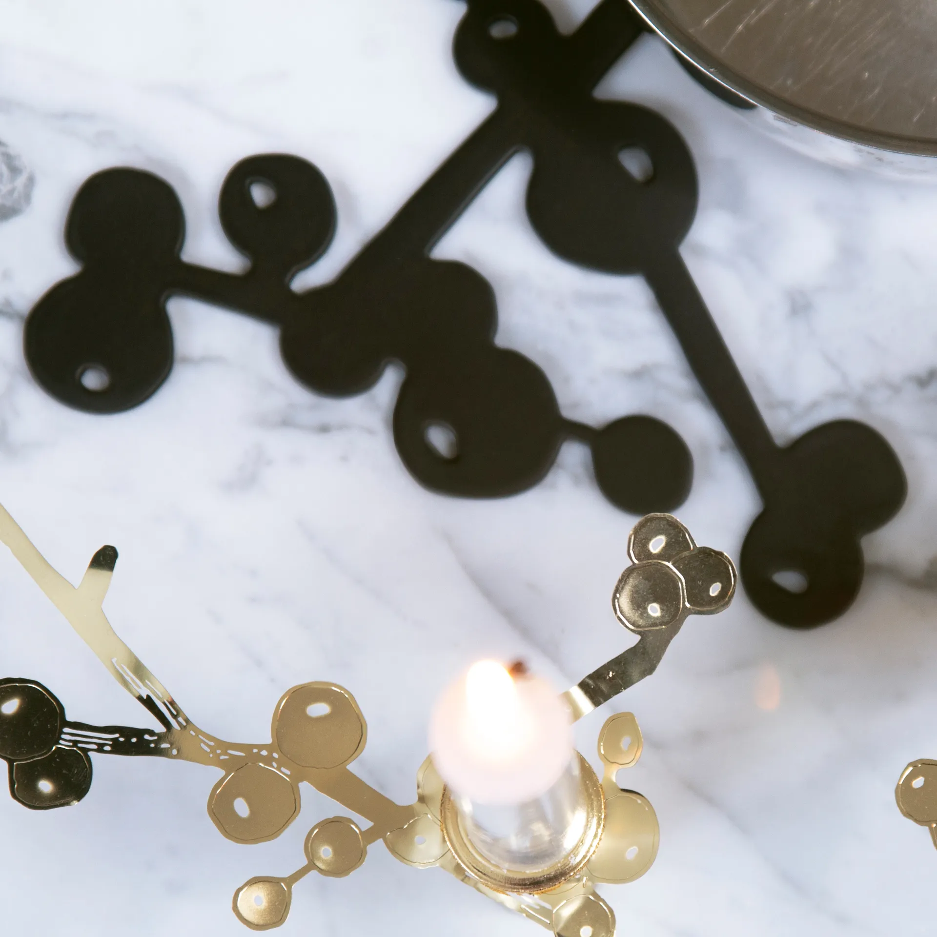 Berry pannunalunen, Musta Pluto Design