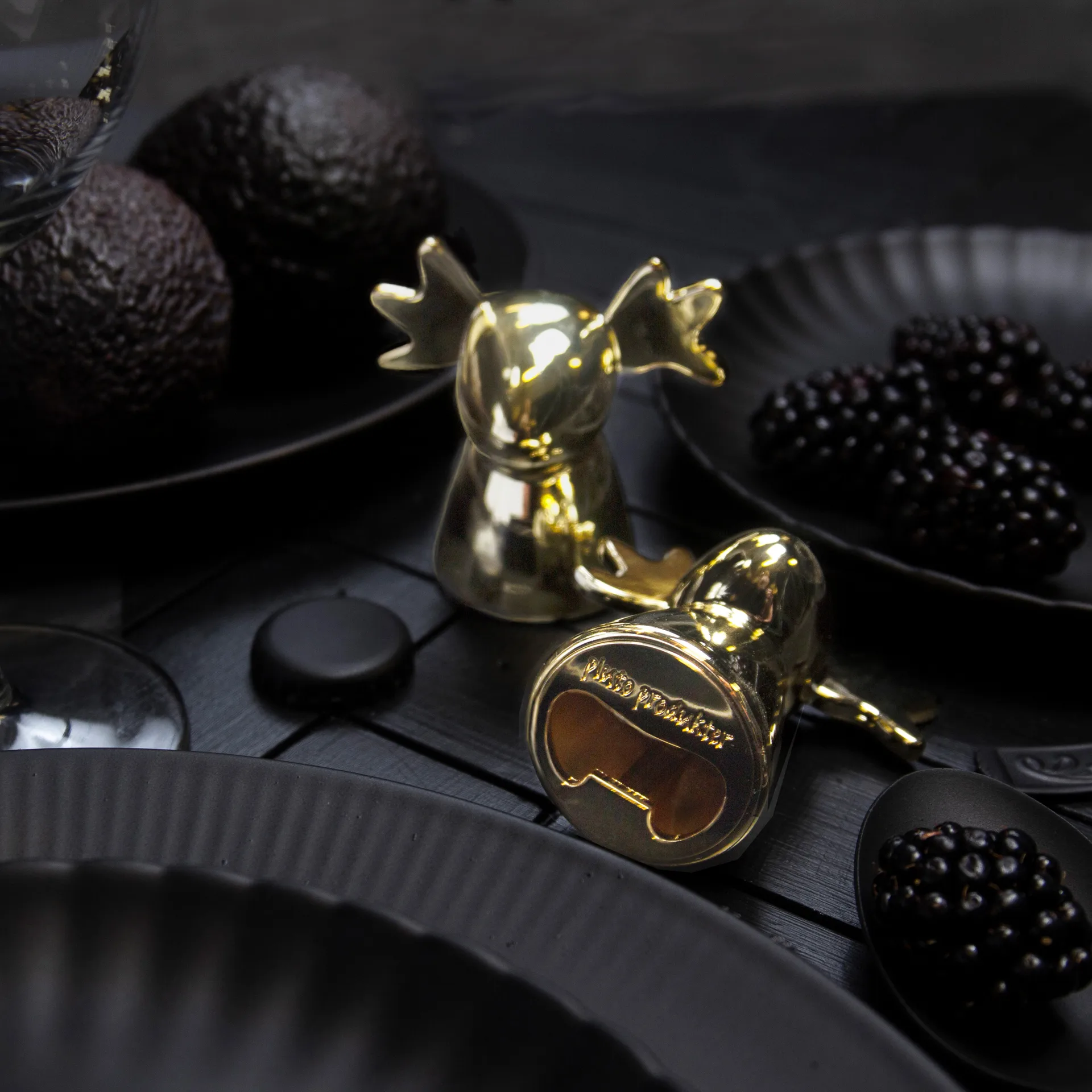 Pullonavaaja hirvi, Kulta Pluto Design