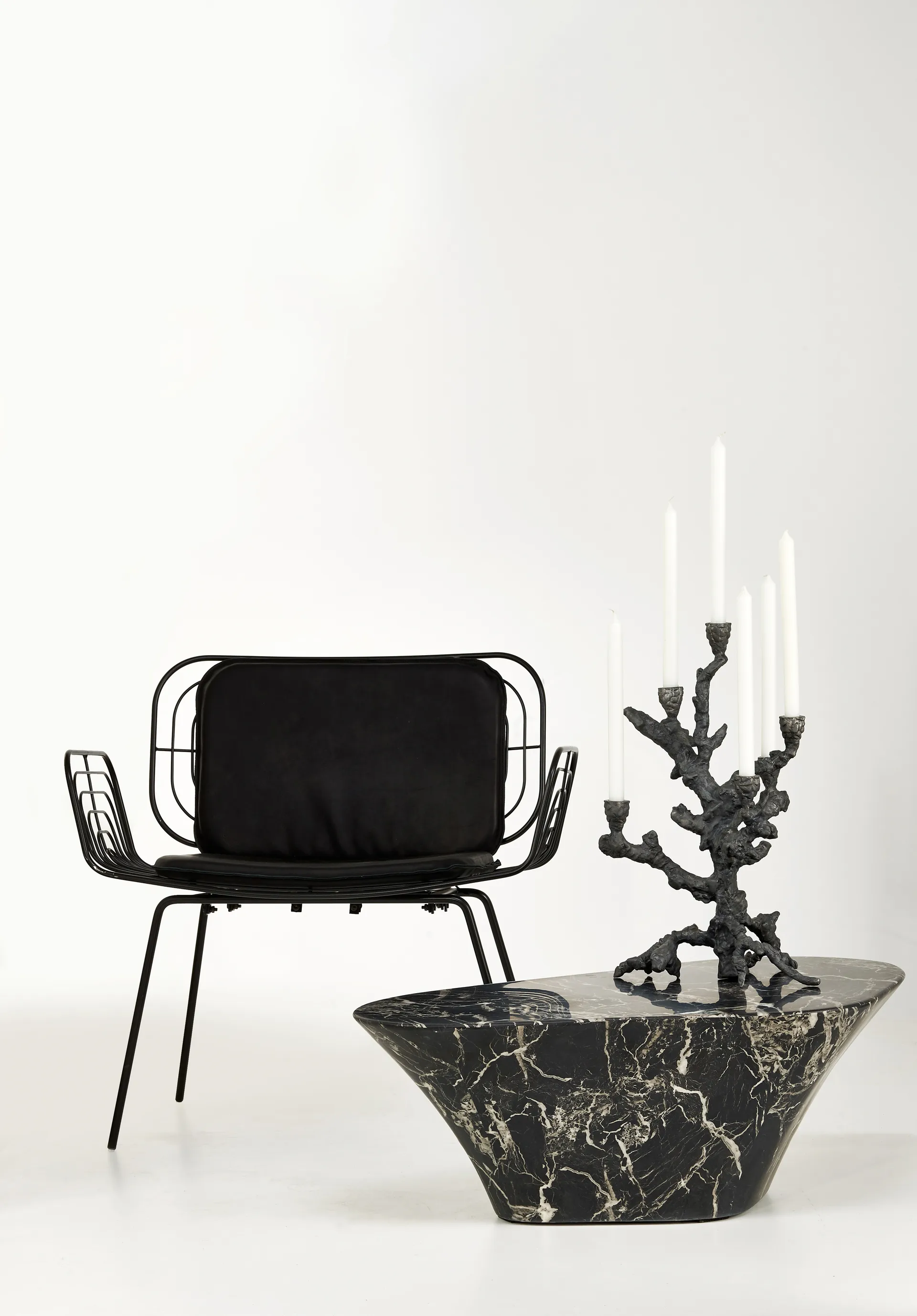 Apple tree -kynttilänjalka L 53 cm, Tummanharmaa POLSPOTTEN