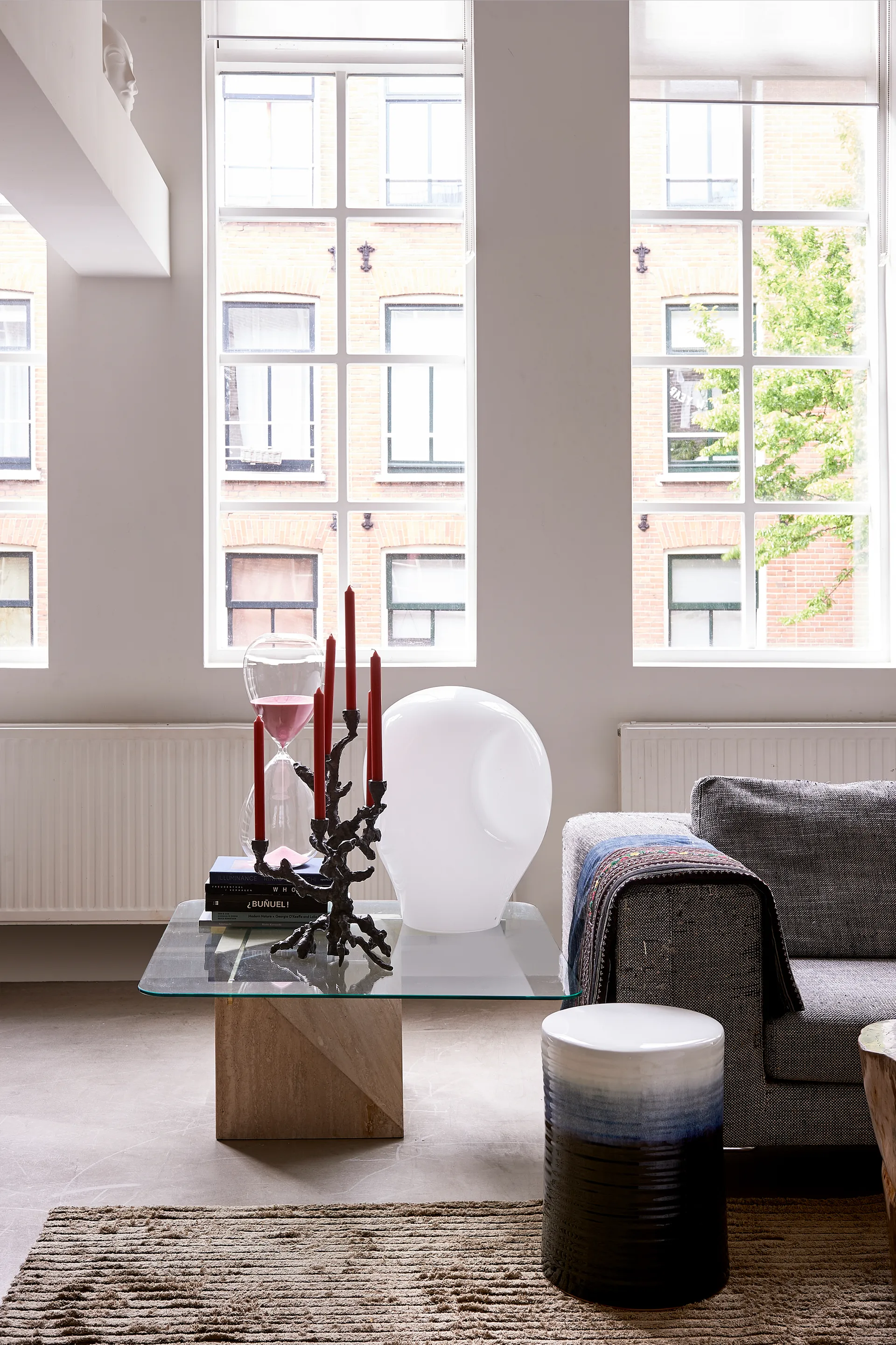 Apple tree -kynttilänjalka L 53 cm, Tummanharmaa POLSPOTTEN