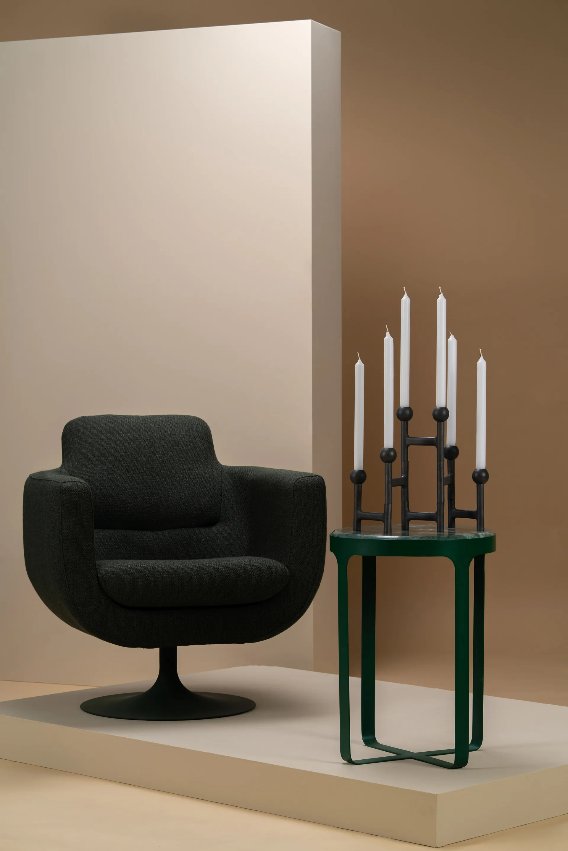 Round Folding -kynttilänjalka 56 x 30 cm, Tummanharmaa POLSPOTTEN