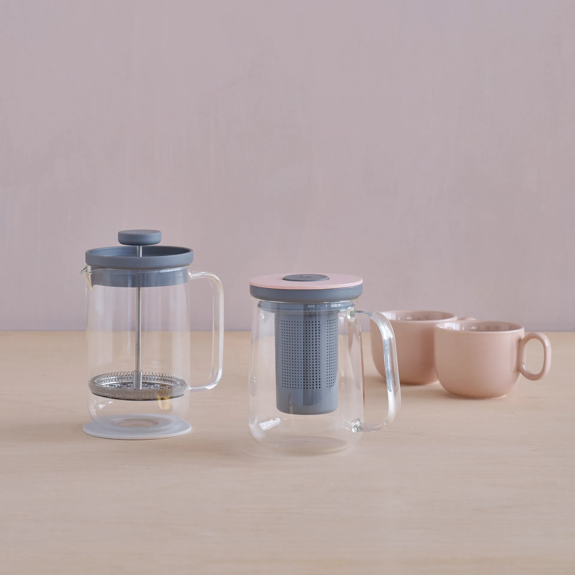 Brew-It teepresso 0,7 L, Harmaa-vaaleanpunainen RIG-TIG