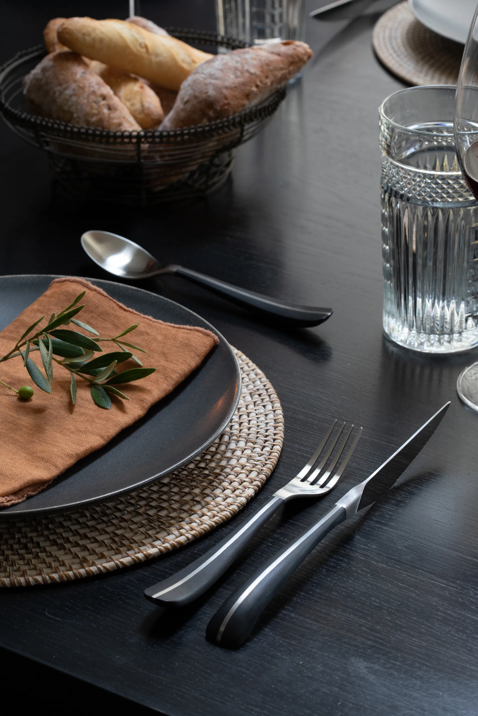 Contour aterinsetti, 24 osaa, Musta Robert Welch