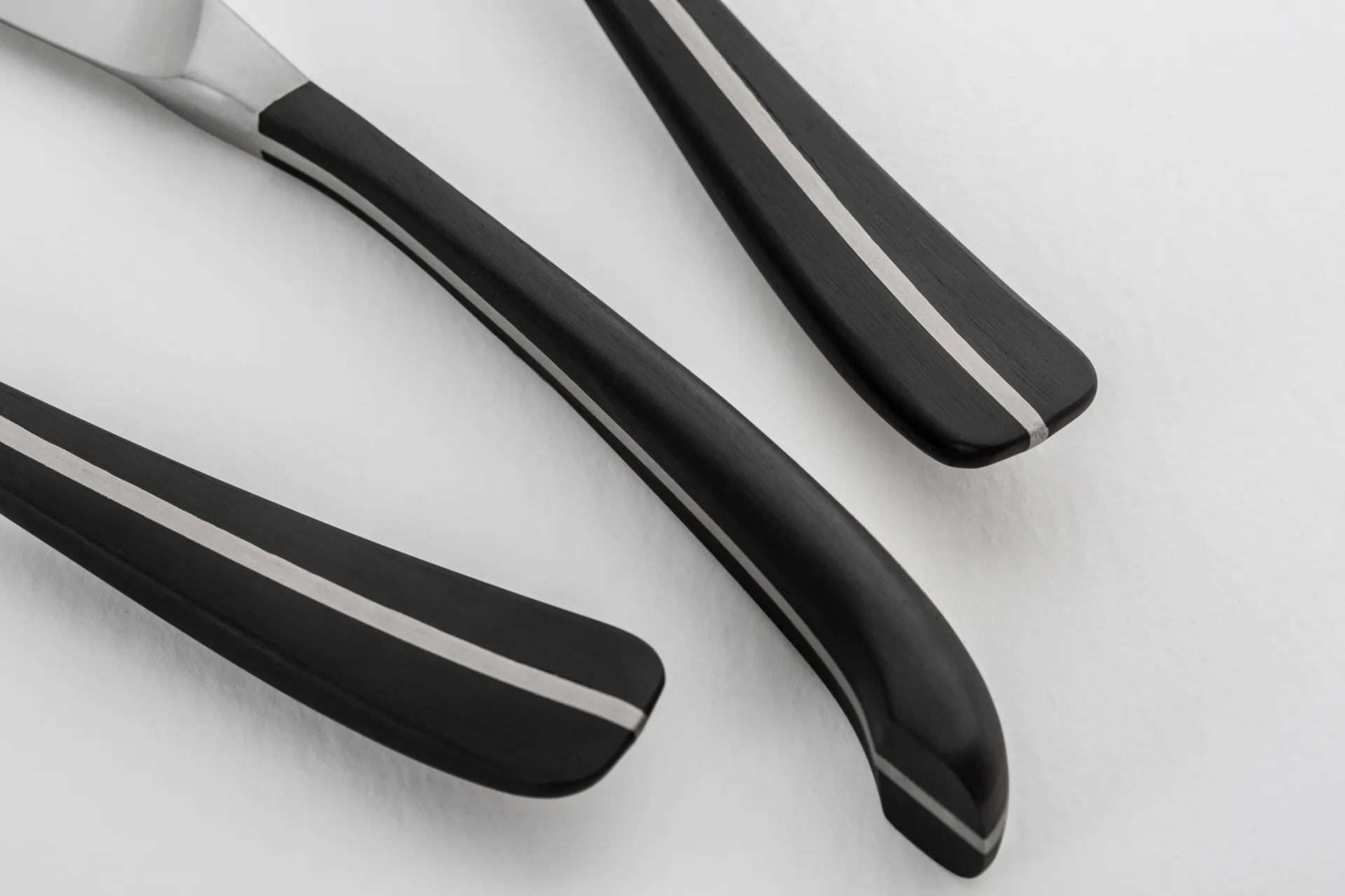 Contour ruokaveitsi, Musta Robert Welch