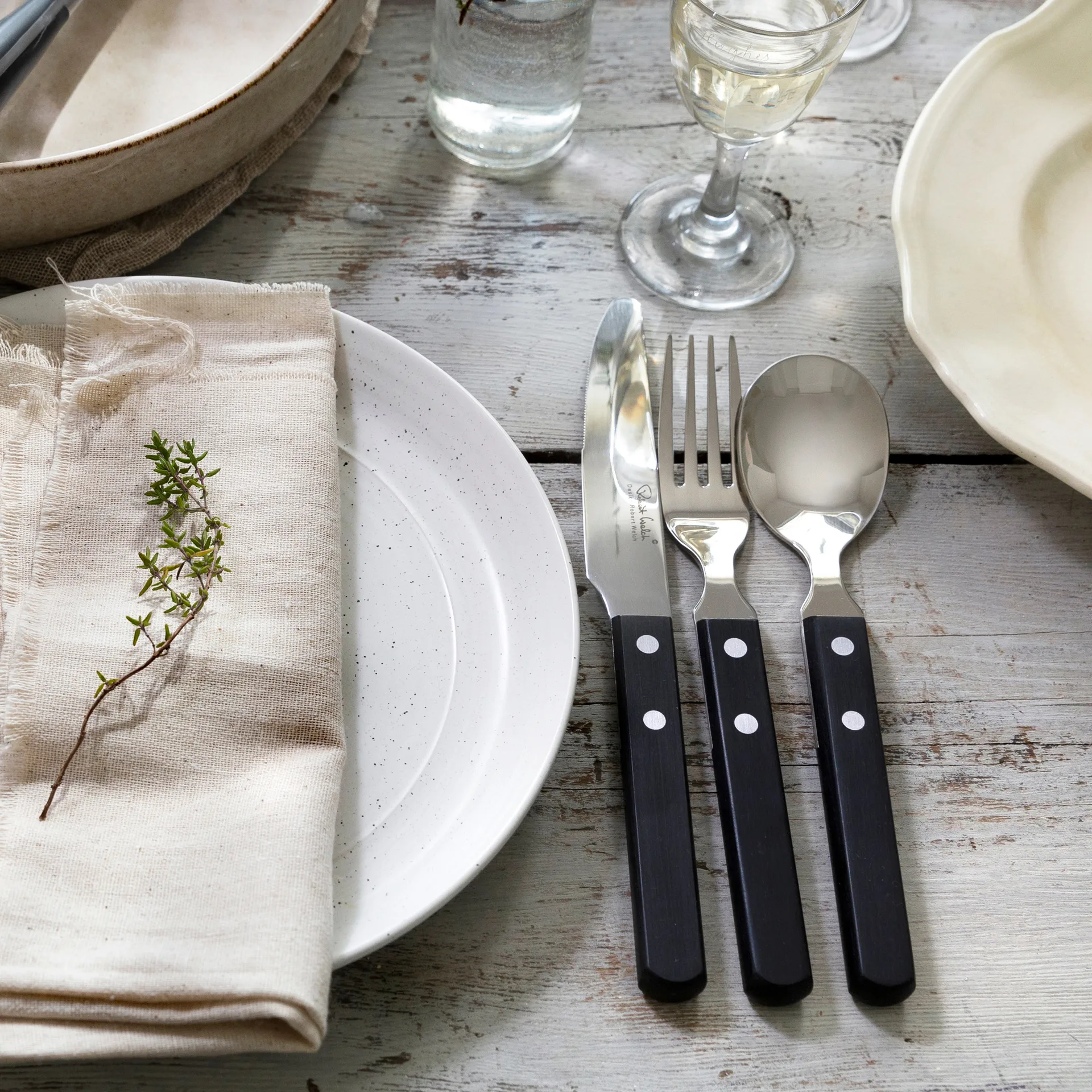 Trattoria aterinsetti 56 osaa, Musta Robert Welch